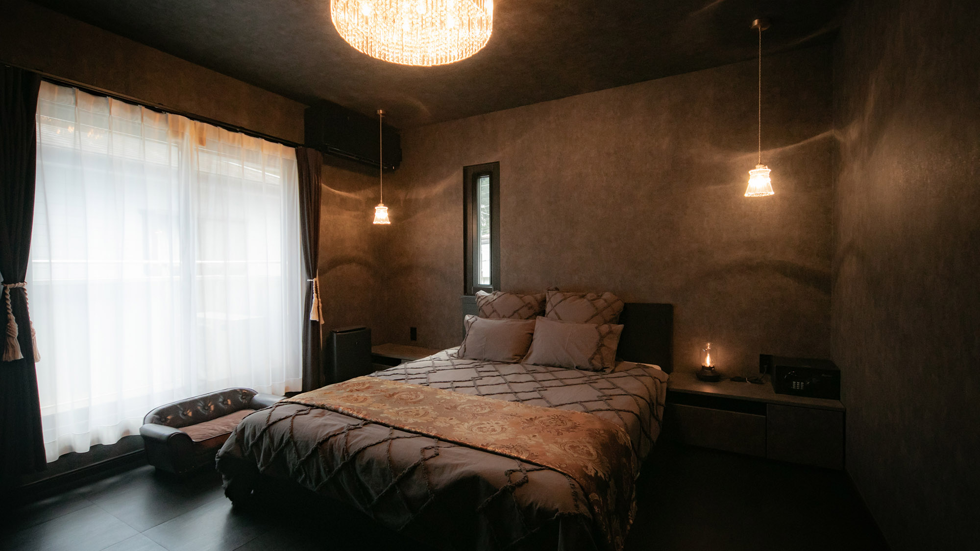 ・【寝室（2F）】各寝室にワンちゃん用のベッドも完備