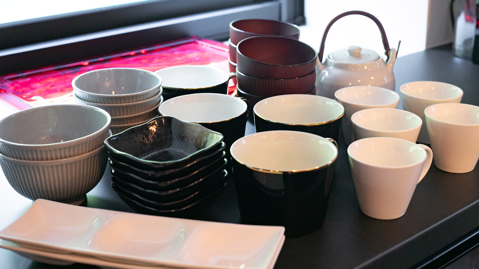 ・【食器各種（1Fキッチン）】自炊派も大満足。使いやすい食器をご用意しております