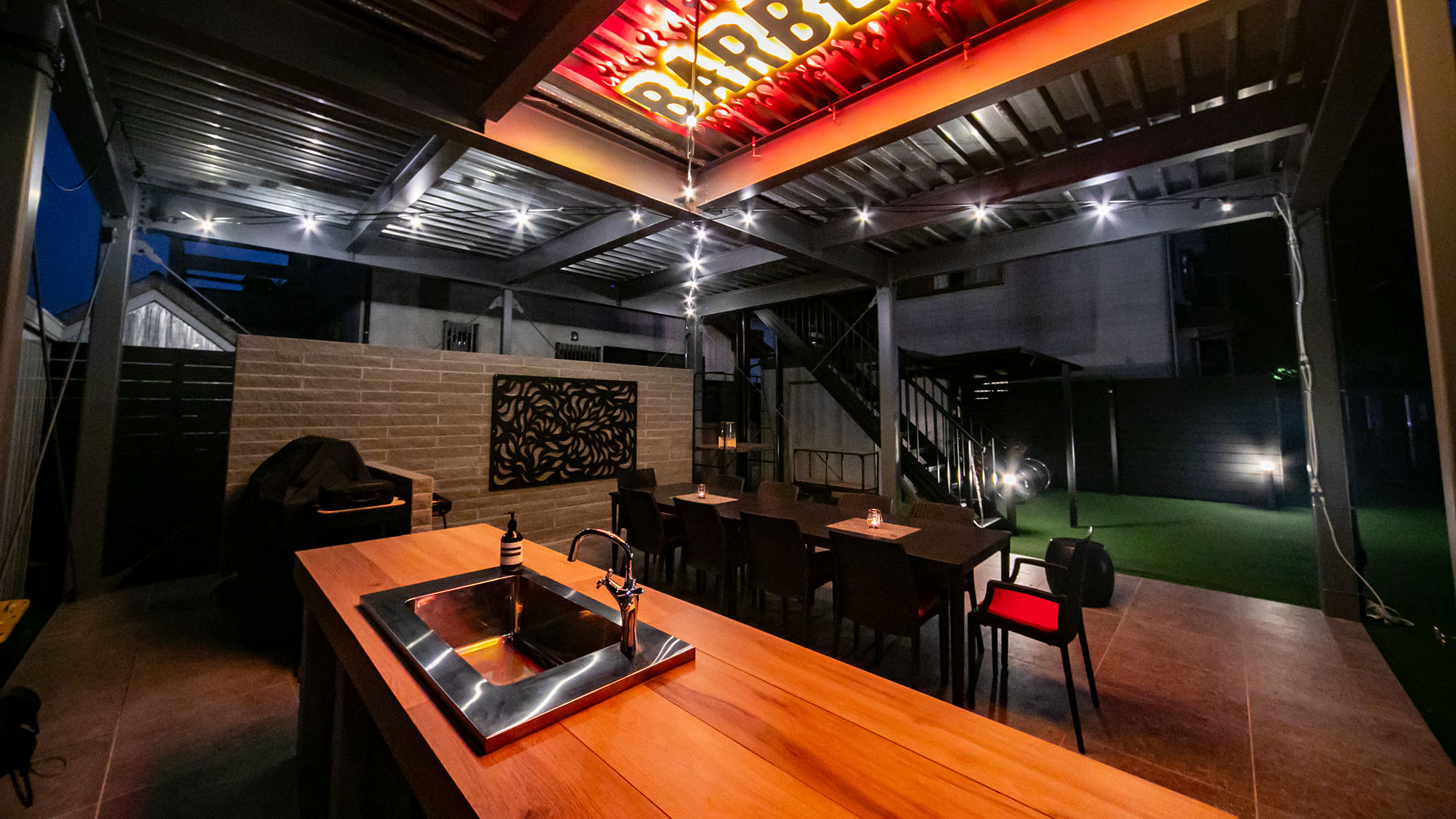 ・【BBQガーデン】BBQグリル、マルチグリドルパンなど外での料理を充実させる調理器具も揃えています