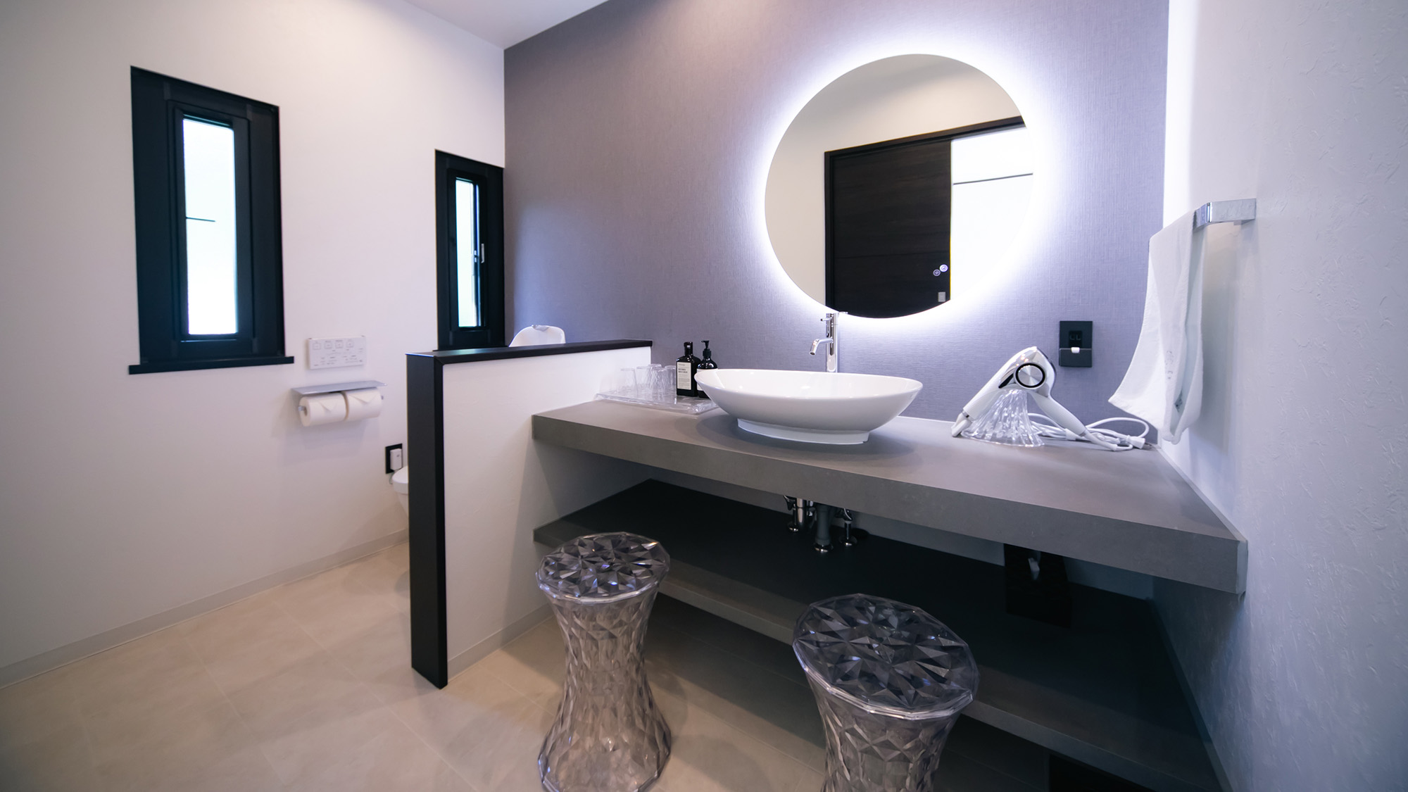 ・【洗面所（2F）】ReFaドライヤーとAesopをご用意しております