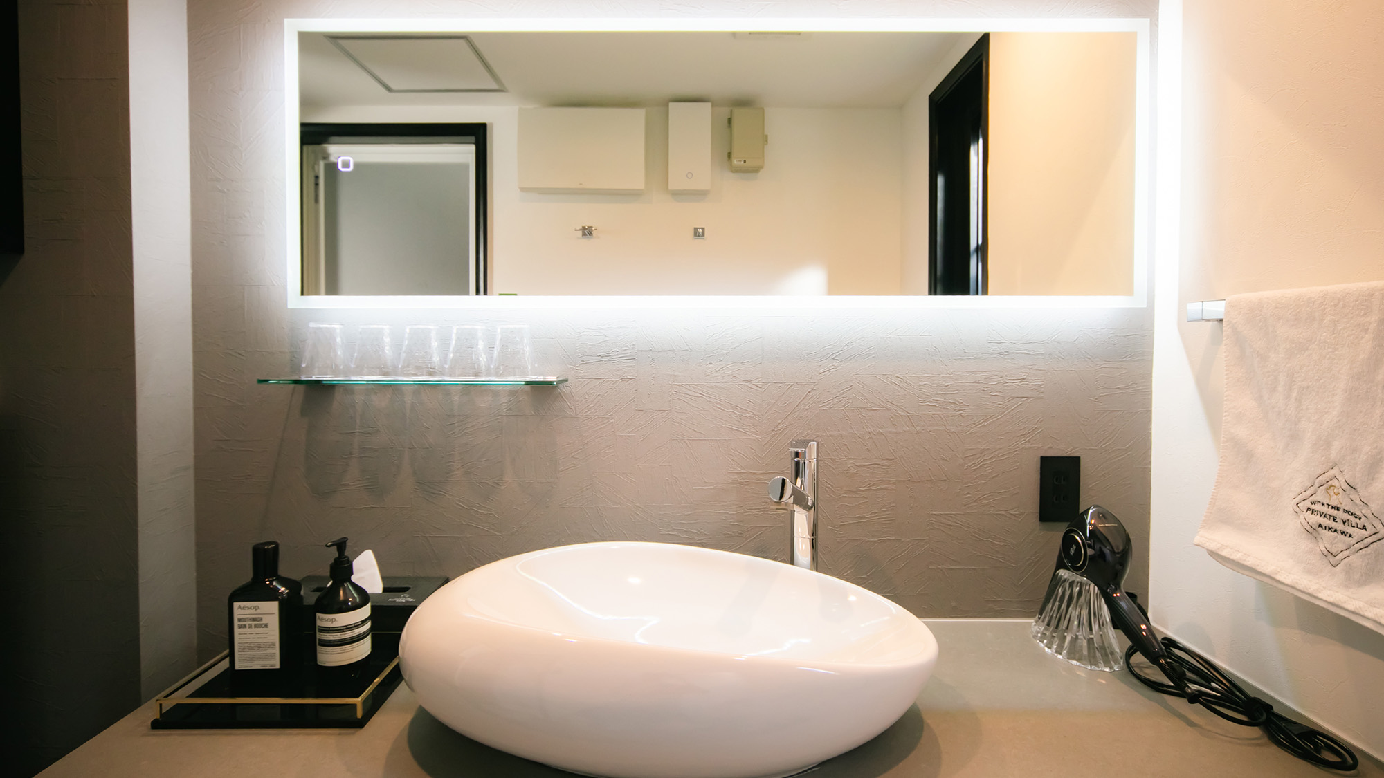 ・【洗面所（1F）】ReFaのドライヤーとAesopのマウスウォッシュ・ハンドソープを完備