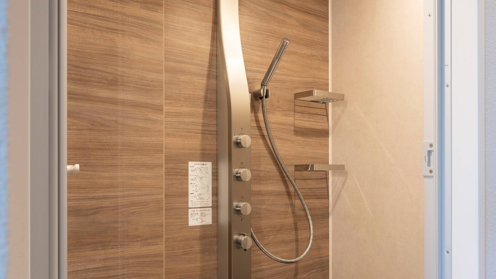 【客室内シャワールーム】ご案内するお部屋により設備が異なる場合がございます