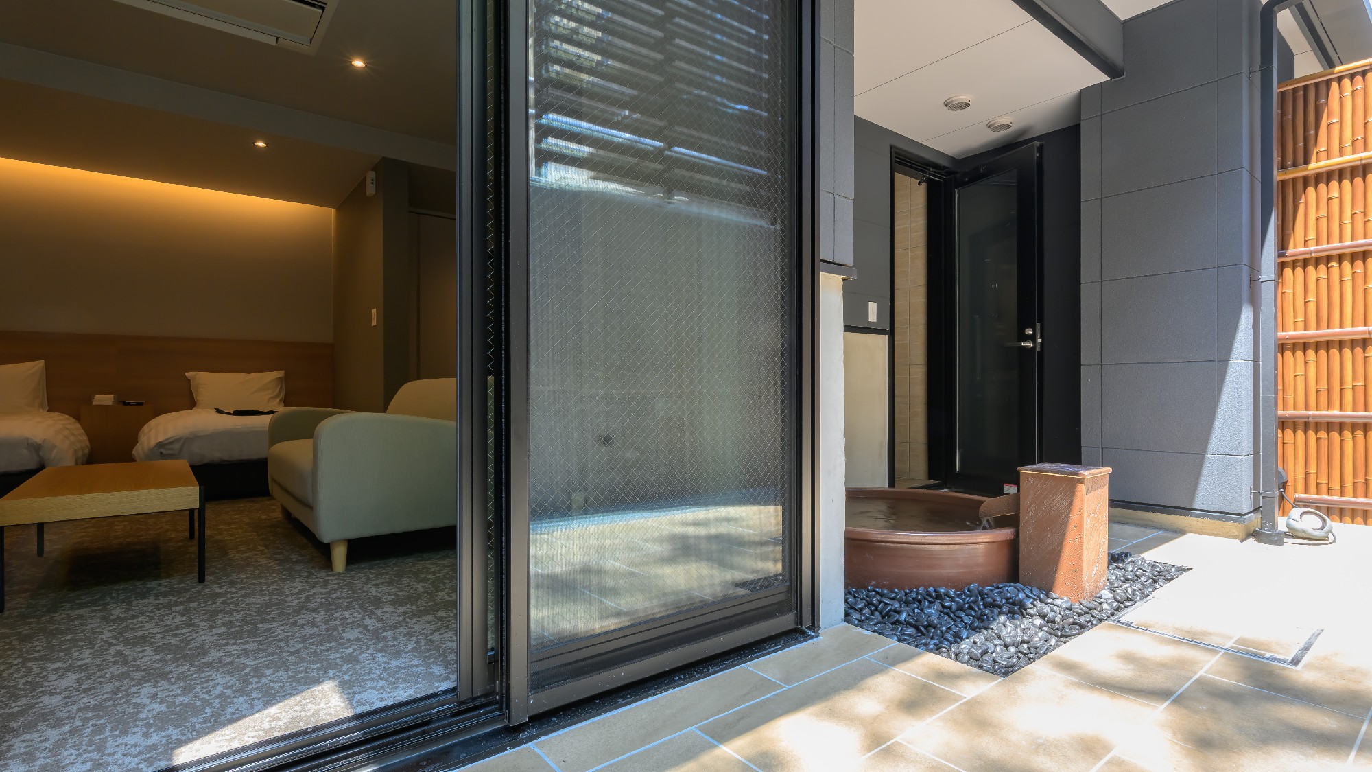 【露天風呂付スタンダードツイン】開放感のある快適空間。ゆったりとした時間をお過ごしください。