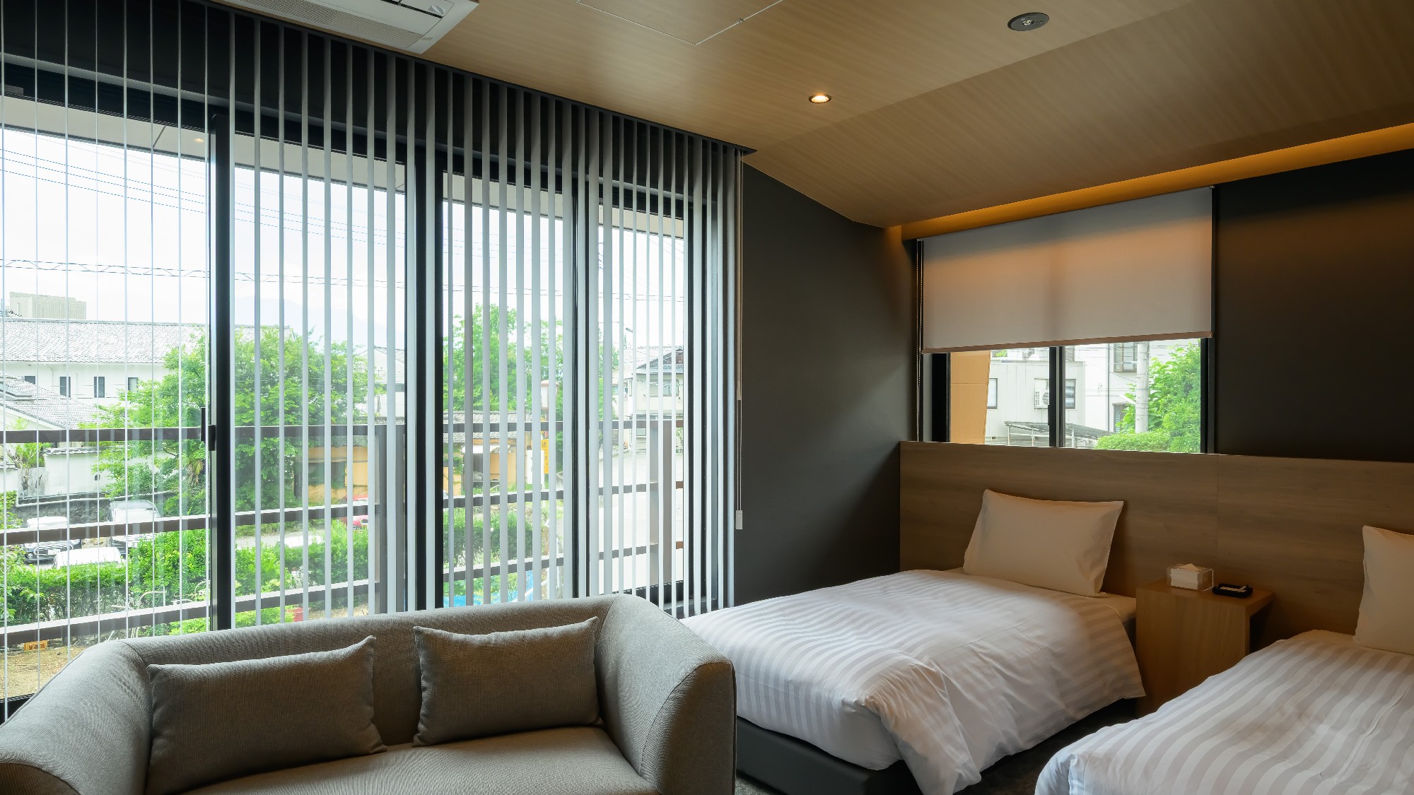 【スーペリアツイン】ゆったりしたソファでおくつろぎください