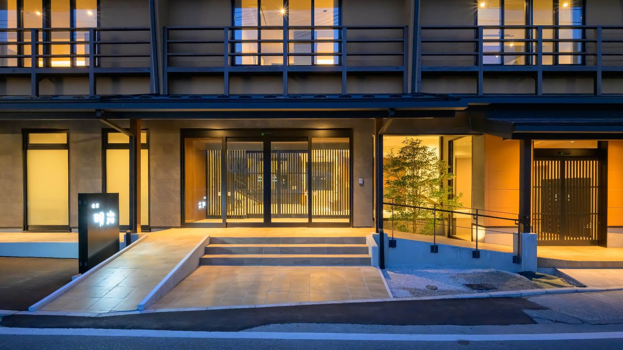 柔らかな灯りで皆さまをお迎えいたします