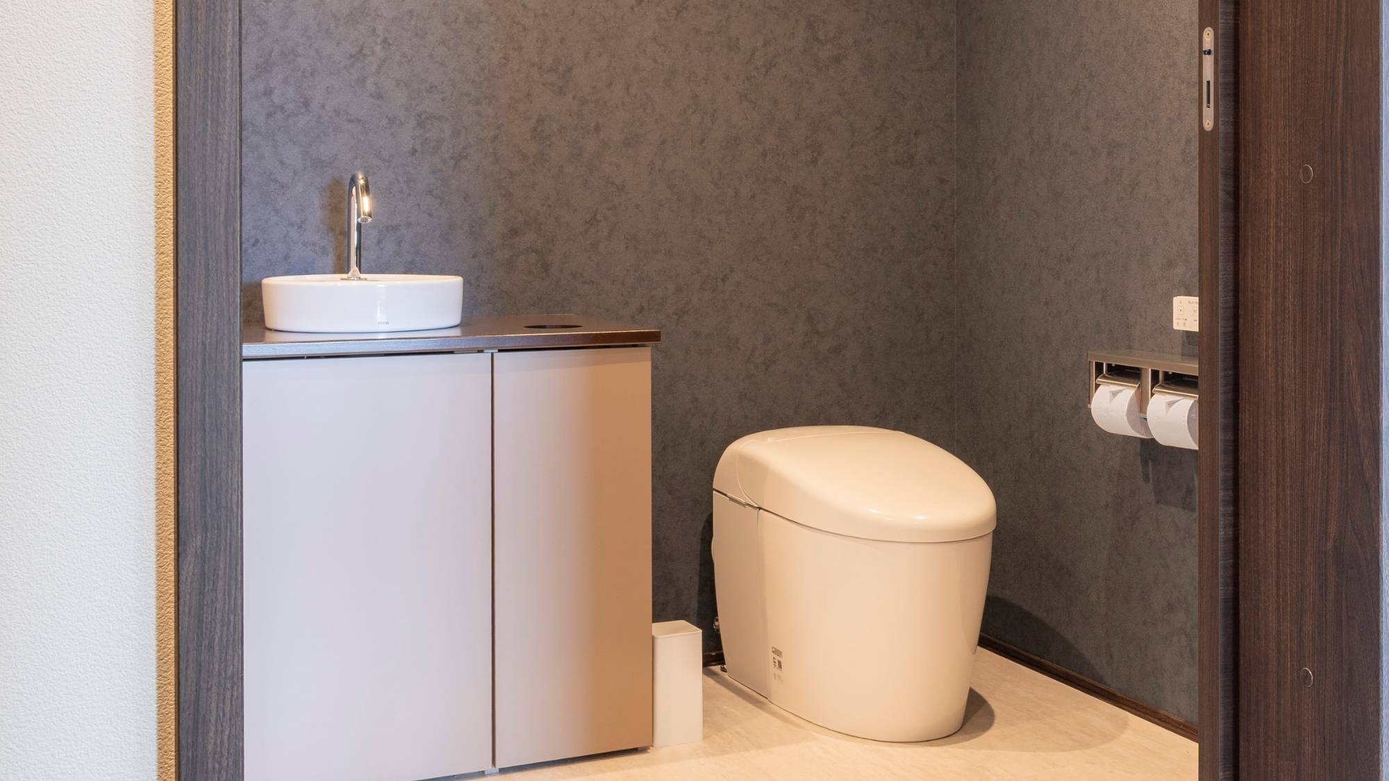 【客室内お手洗い】ご案内するお部屋により設備が異なる場合がございます