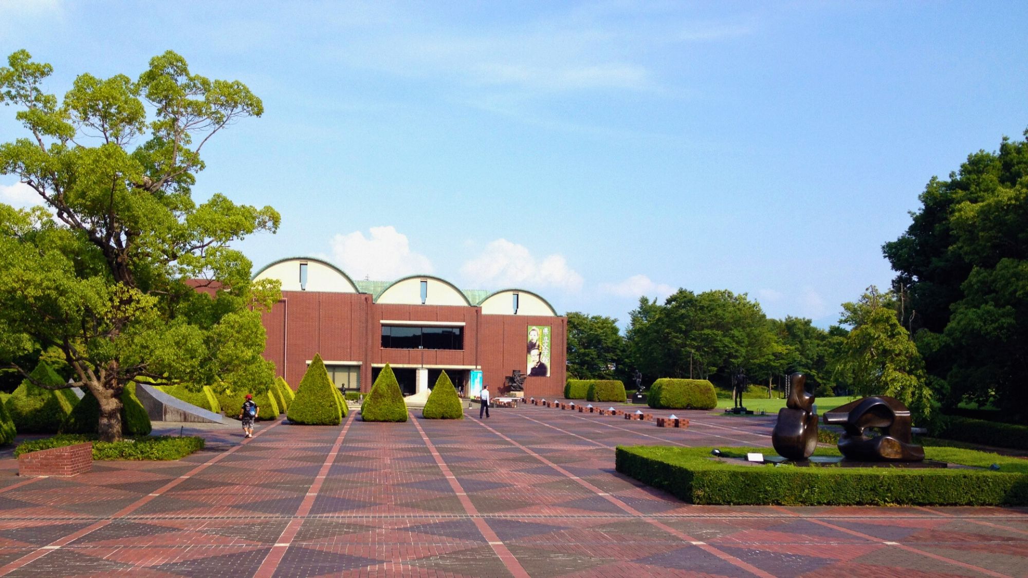 【山梨県立美術館】総展示数1万の他、ミレーの作品を多く展示してあります。当館よりお車で約12分。