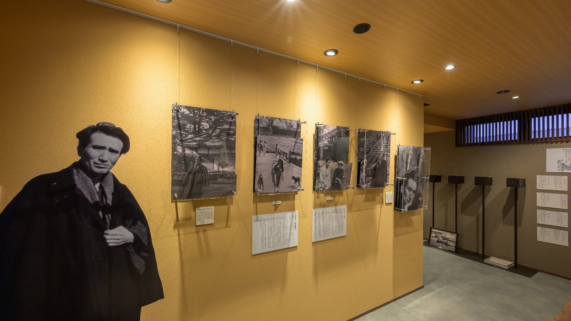 【太宰治資料室】かつて太宰が滞在した際の貴重な資料などを展示しています