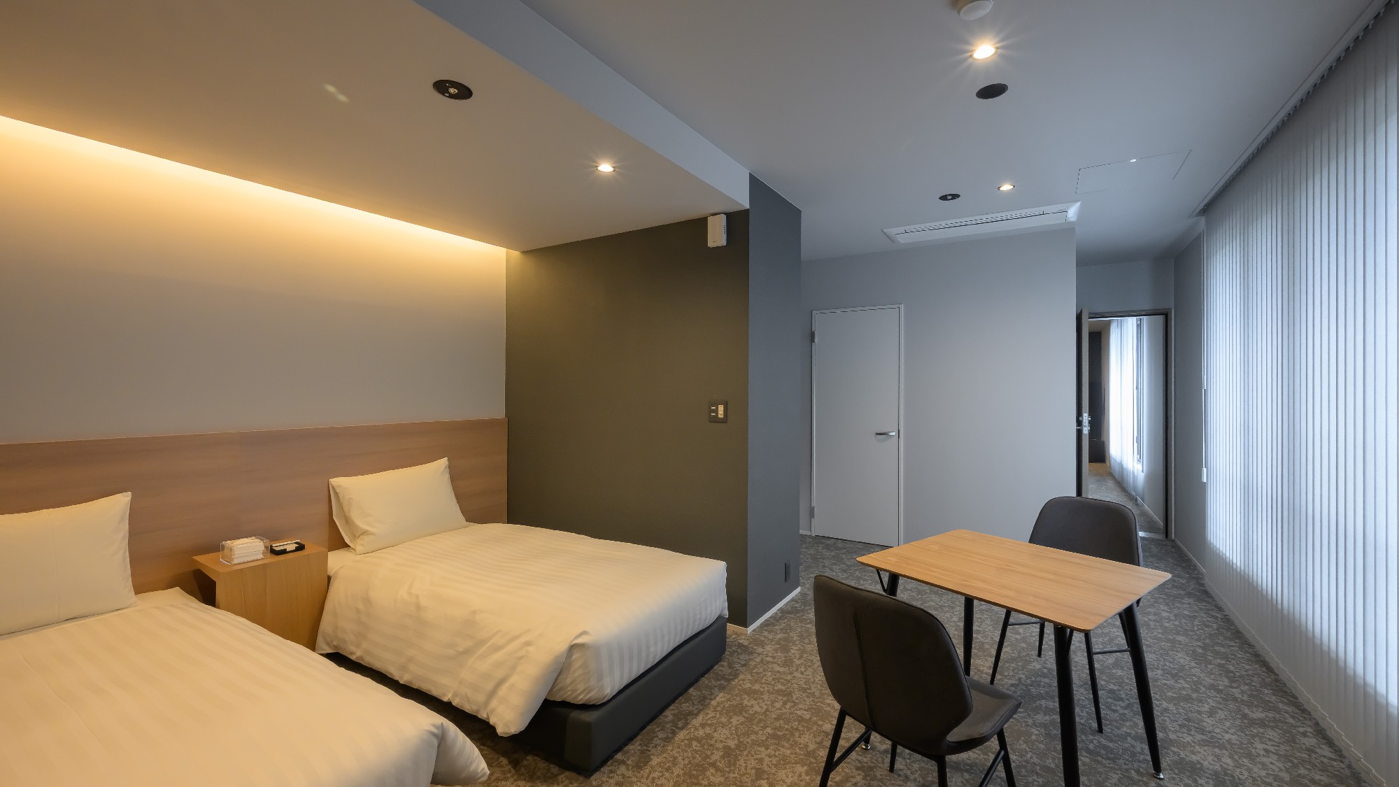 【コネクティングスタンダードツイン】2部屋が中扉でつながります。