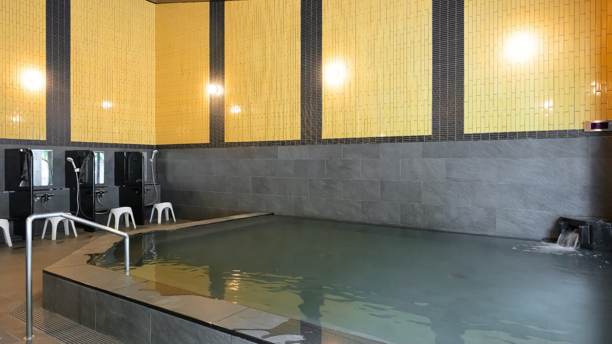 【外湯：鷲の湯】別棟大浴場には露天風呂もございます。