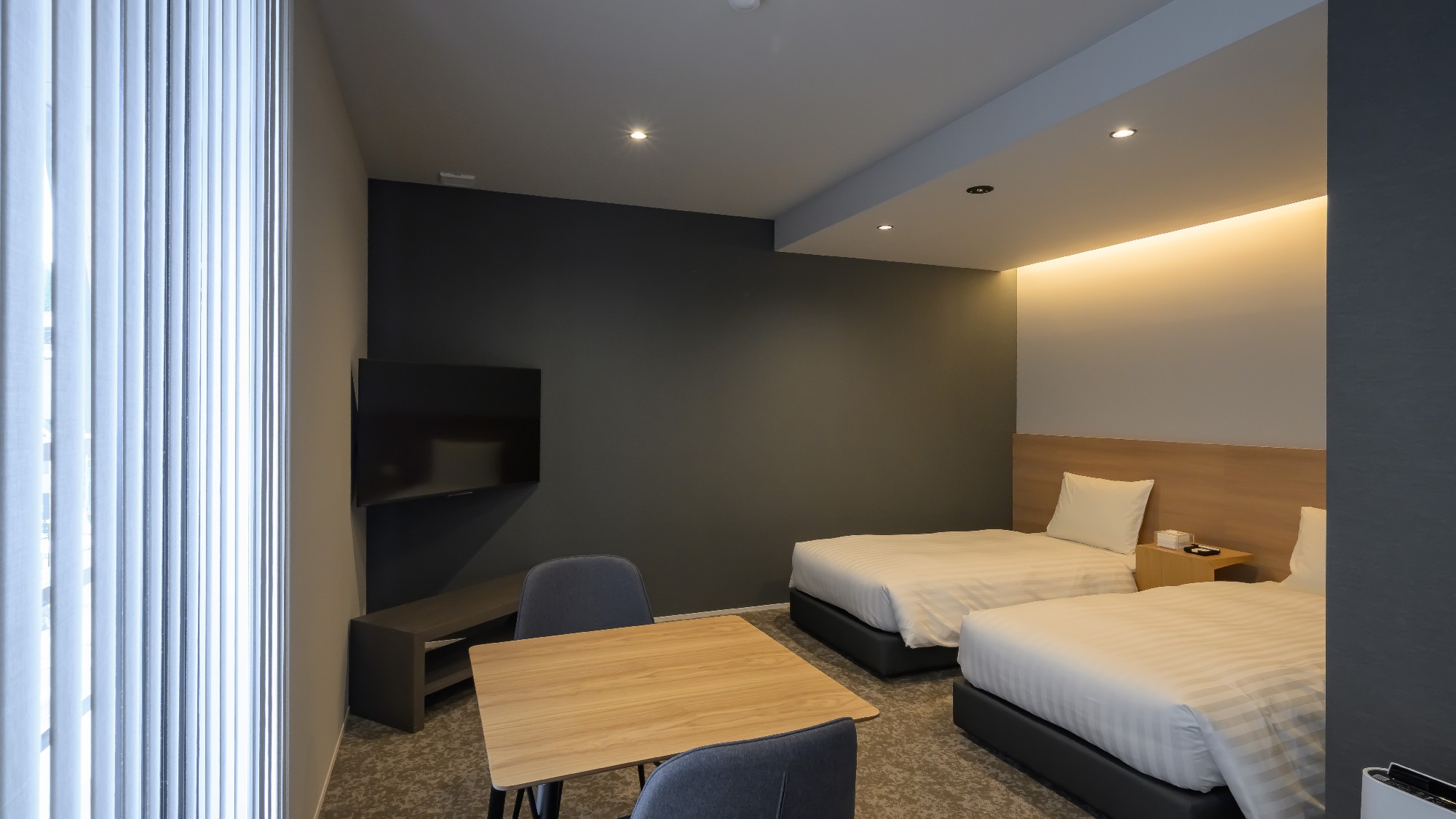 【スタンダードツイン】Wi-Fi完備、椅子テーブルでお仕事にも快適です。