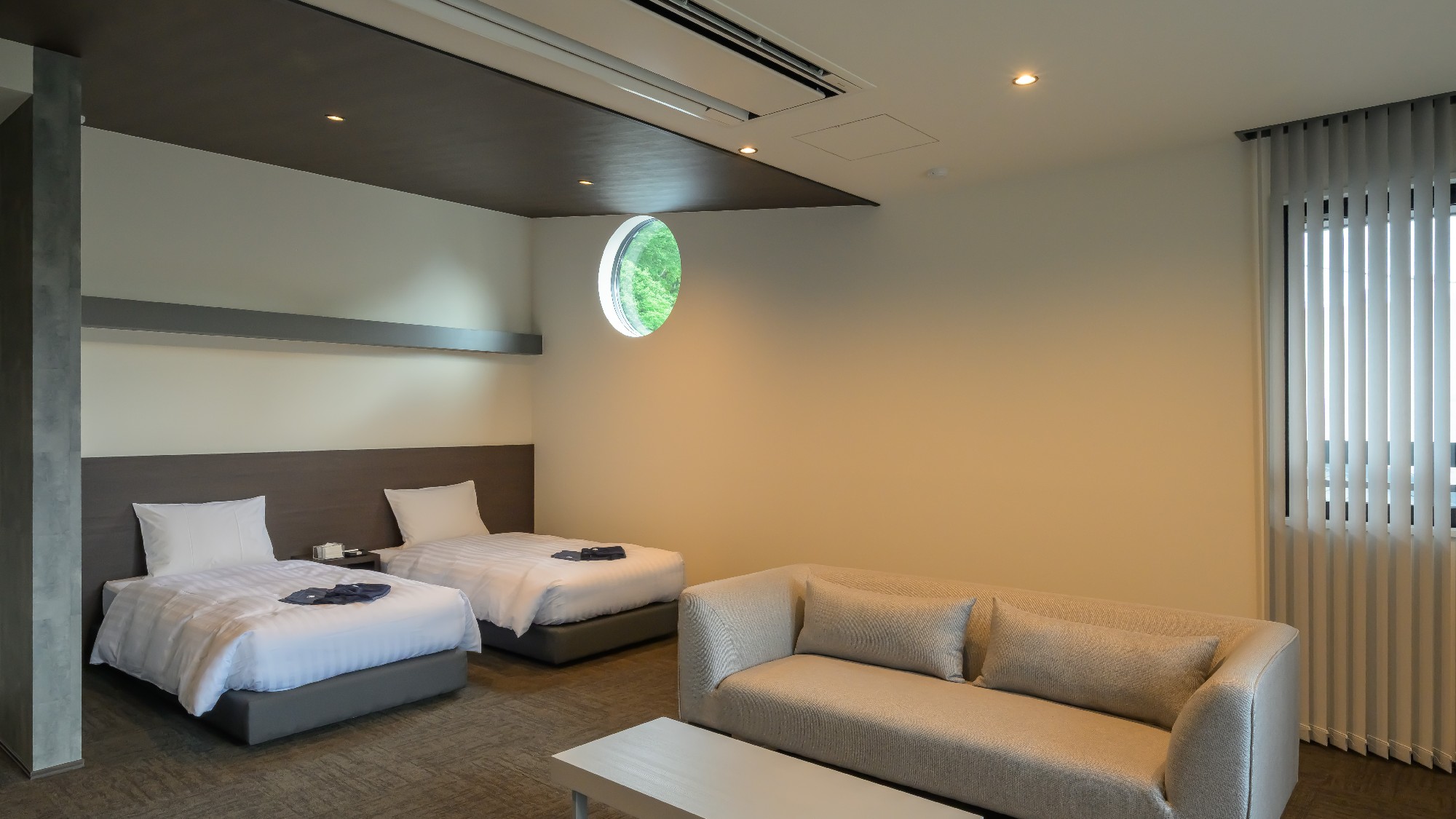 【グランドツイン】シックな色合いと洗練されたデザインで統一されたお部屋です。