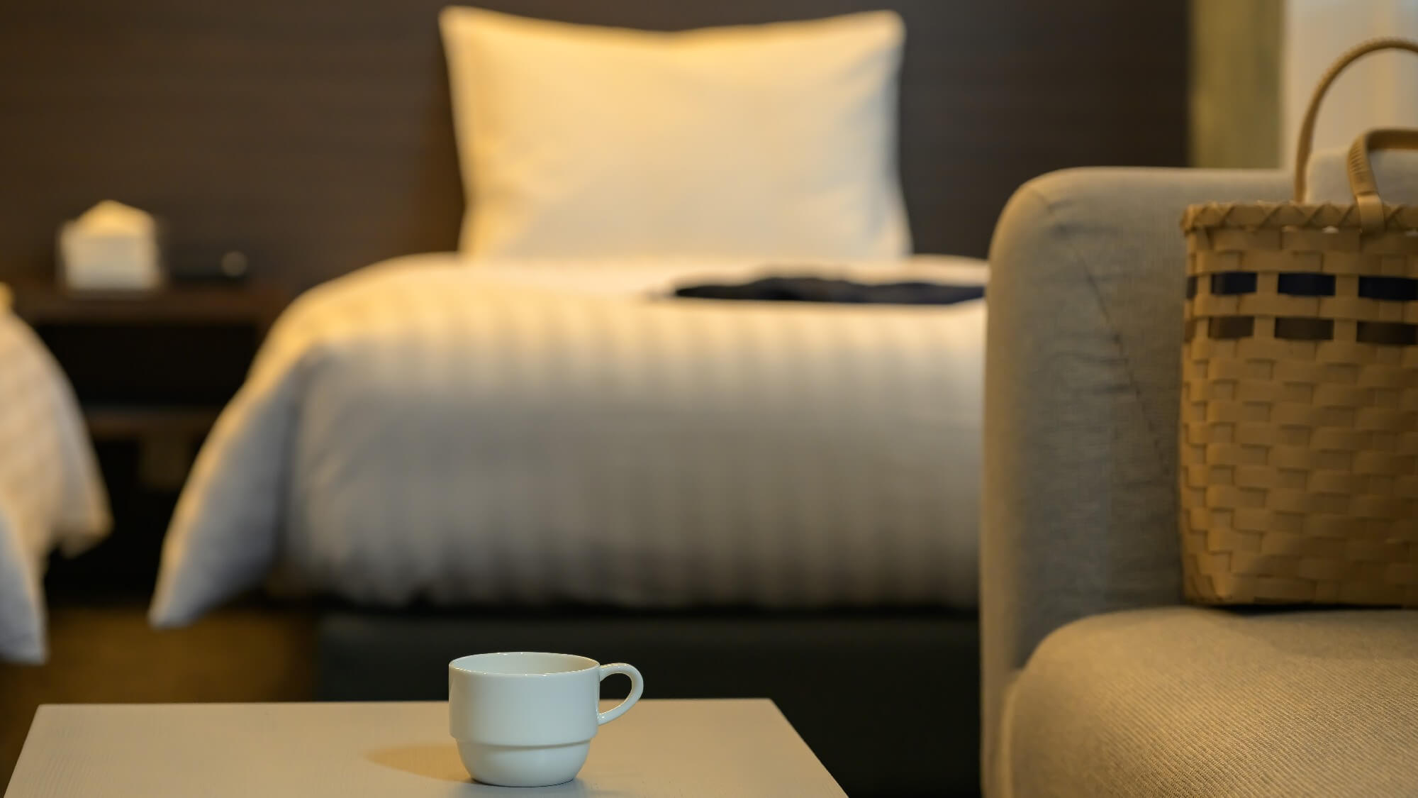 【客室イメージ】現代的な快適さの中に、太宰治が過ごした宿ならではの静けさと余白が息づきます。