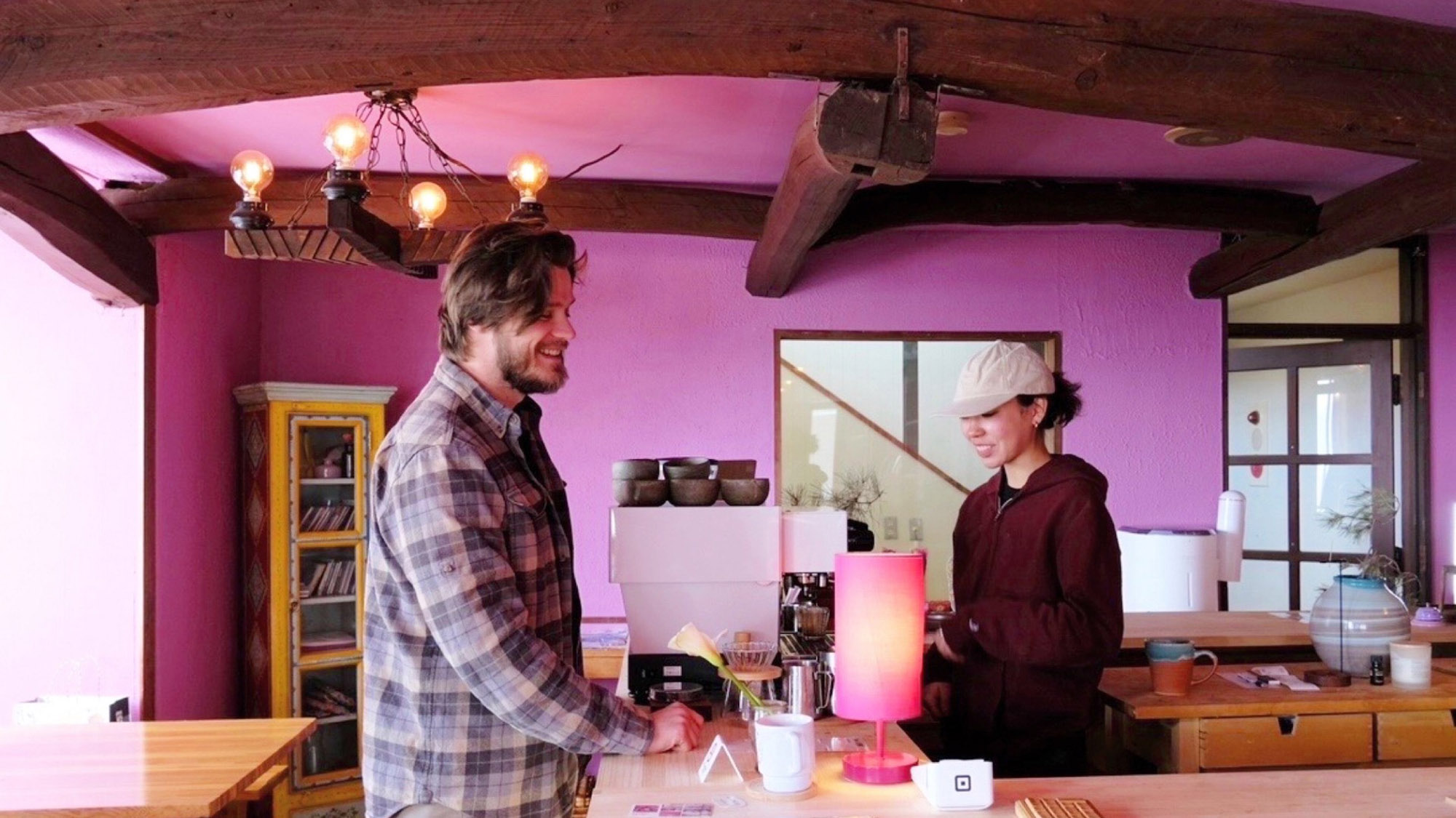 ・【Caf&eacute; KOHI】絵本カフェが併設。朝から珈琲の香りに包まれ優雅な朝を迎えられます