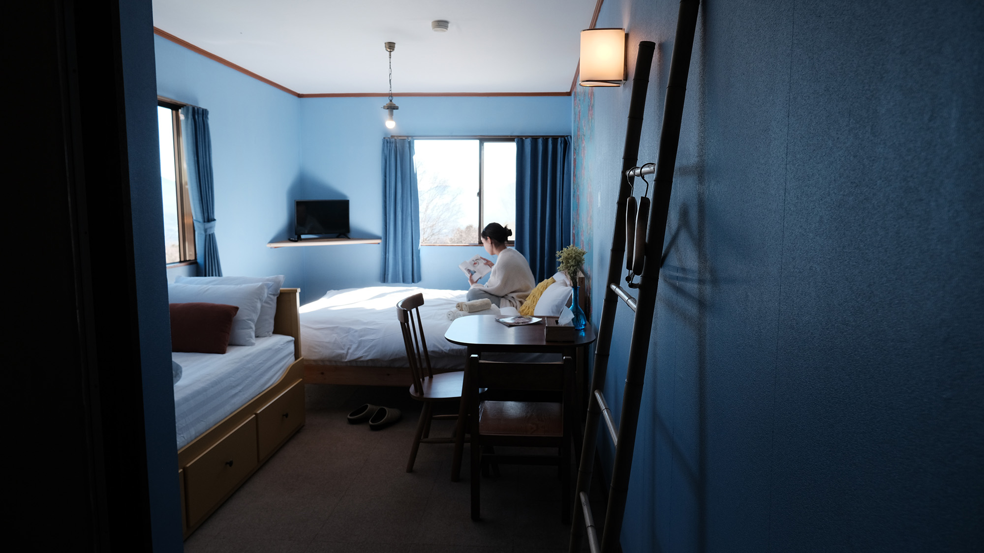 ・【キングベット+ソファーベットルーム】ユニットバス完備。お好きな時間にシャワーを浴びられます