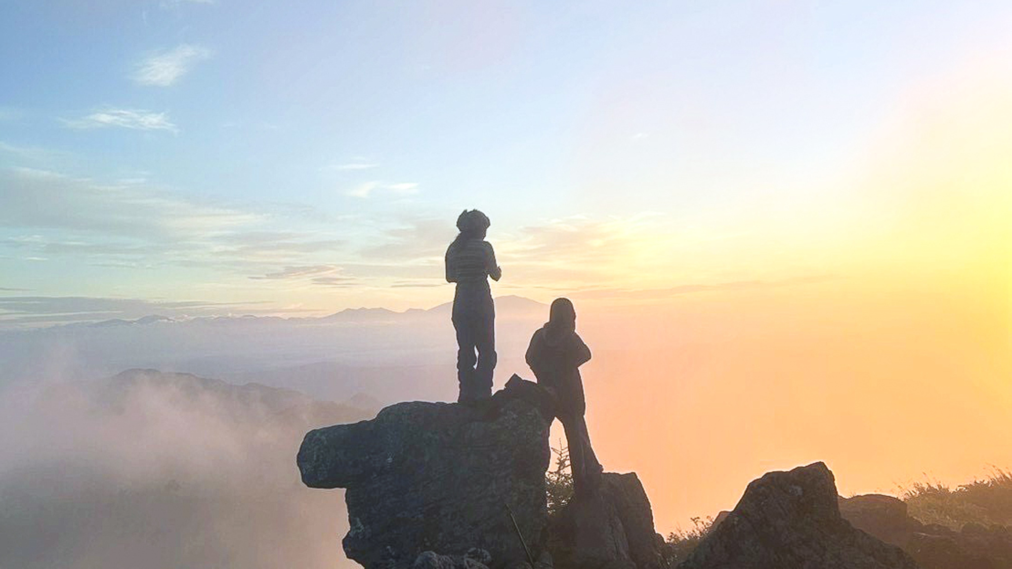 ・【秋イメージ】空を染める茜色。息をのむ絶景に心が洗われます