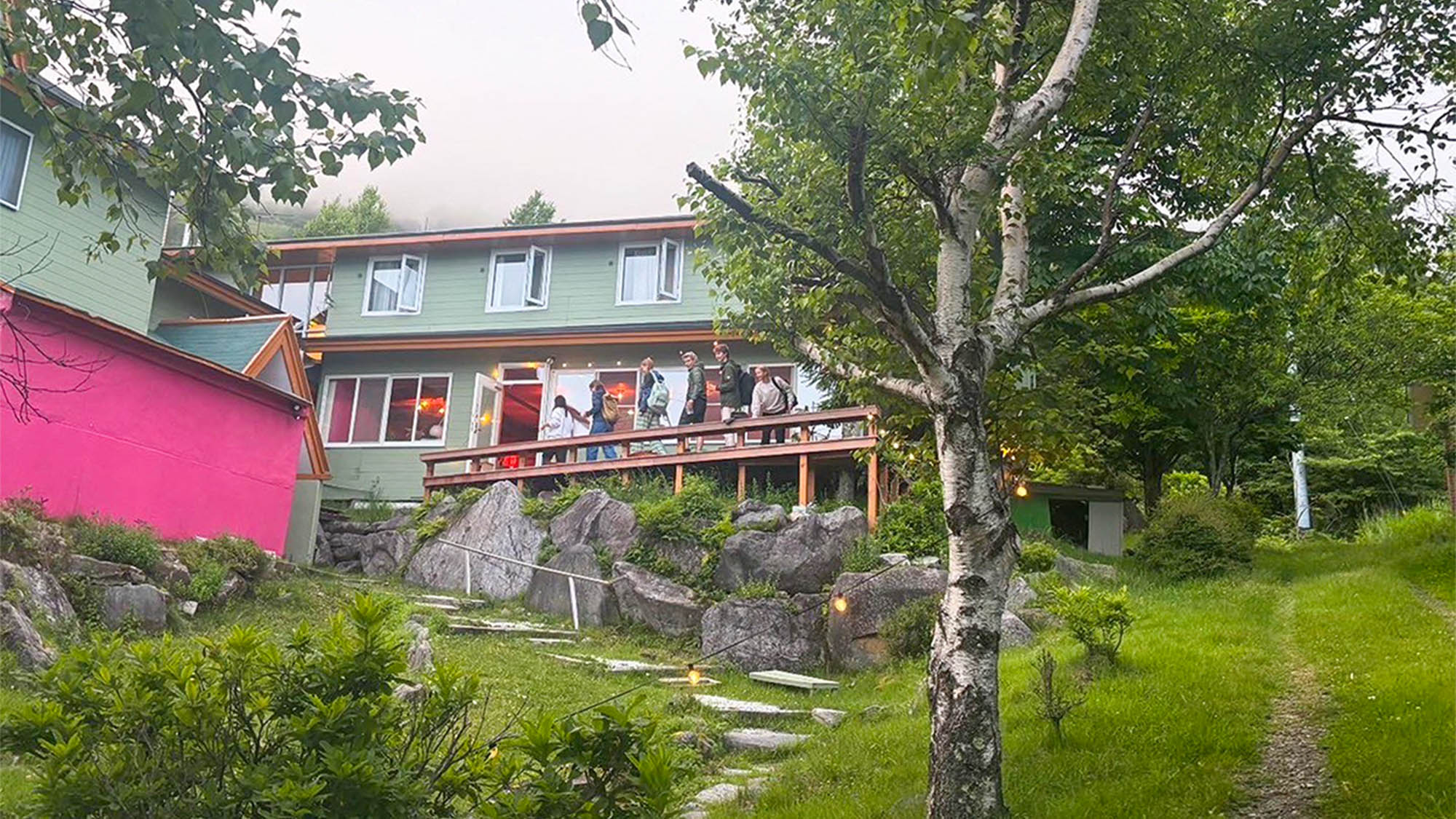 ・【ウッドデッキ】大自然を感じて心地よいひと時をお過ごしください