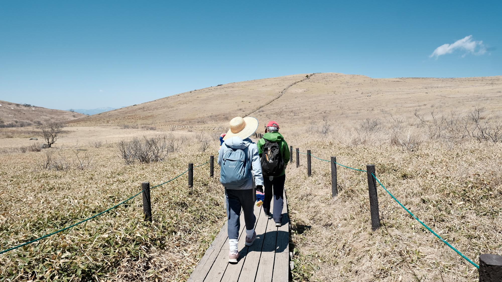 ・【散策イメージ/秋】秋風を感じながら歩く爽快感は格別。心ゆくまで日本の秋の美しさを堪能してください