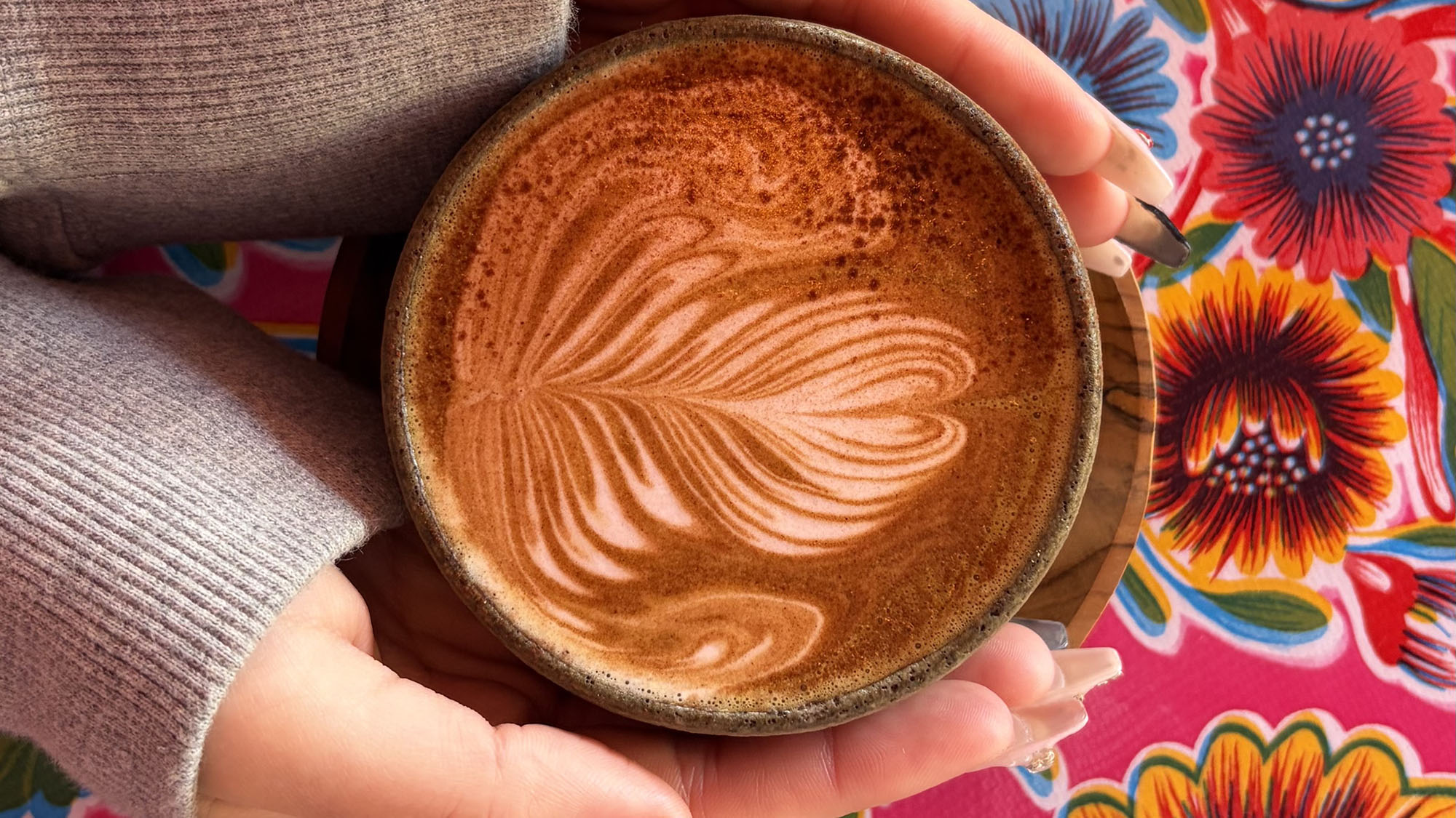 ・【Cafe KOHI】コーヒーをカフェでオーダーし、お好きな場所でお楽しみいただけます