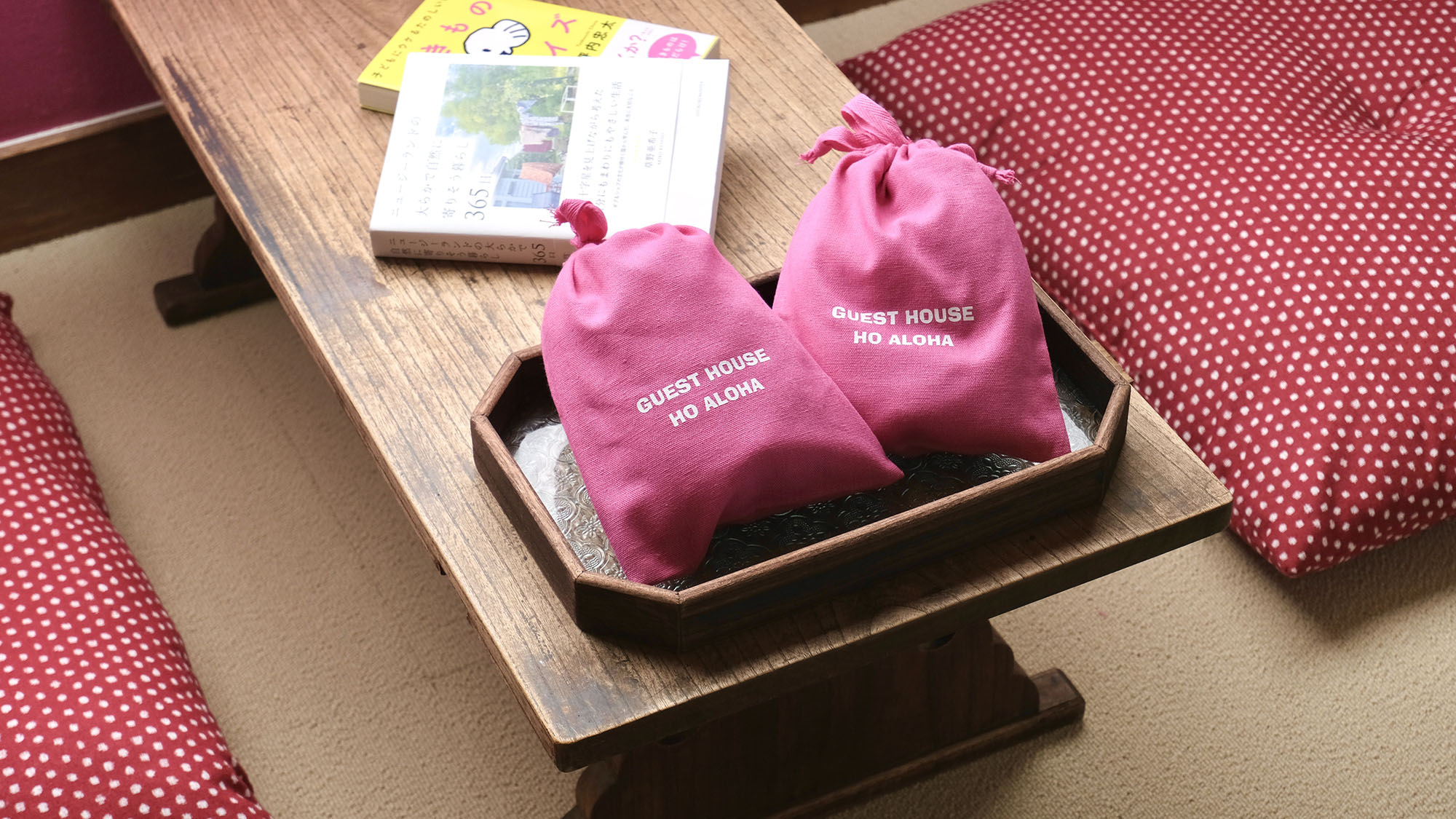 ・【和室】こだわりのアメニティバッグ。竹櫛と竹製歯ブラシセットが入っています