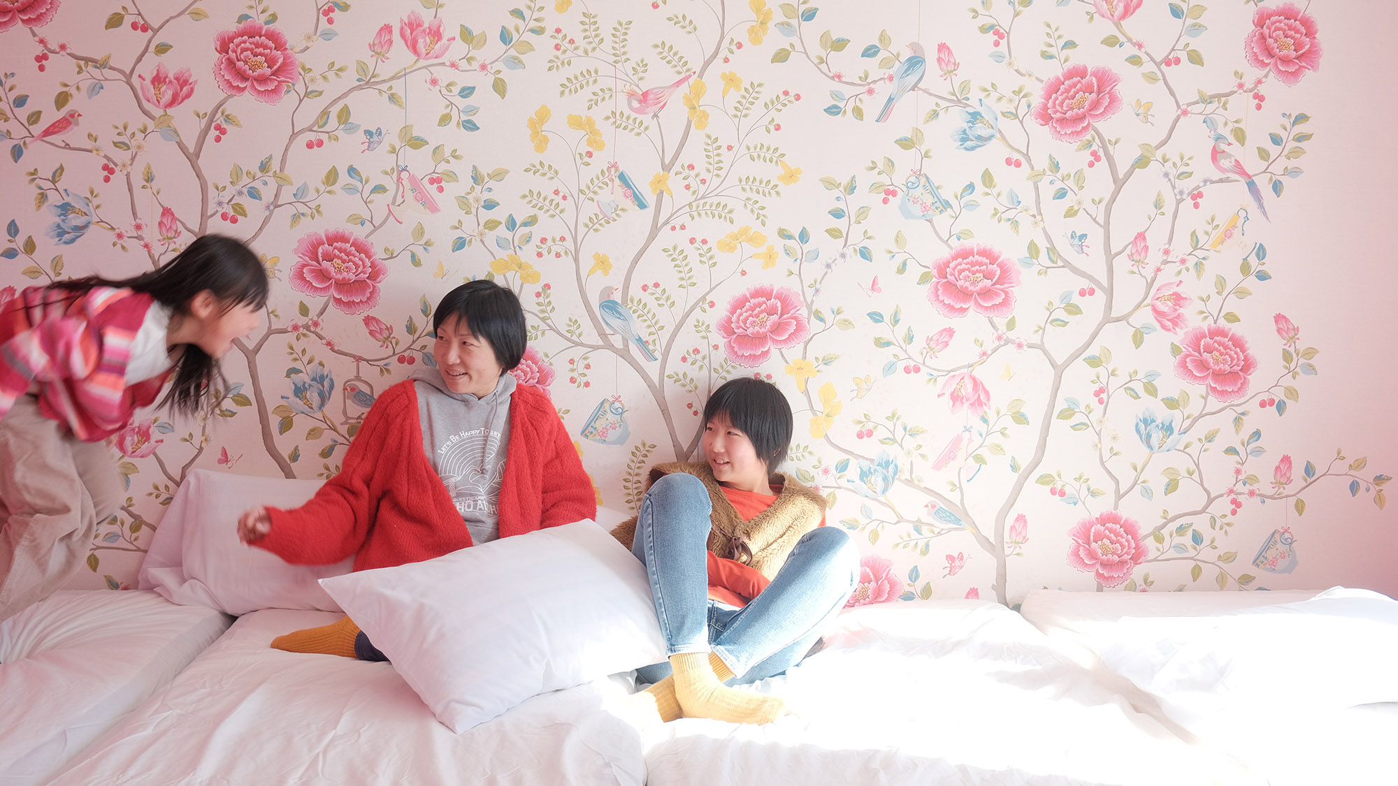 ・【ファミリー＆グループルーム】シングルベッド4台完備。5名様以降はソファベッドでお休みください