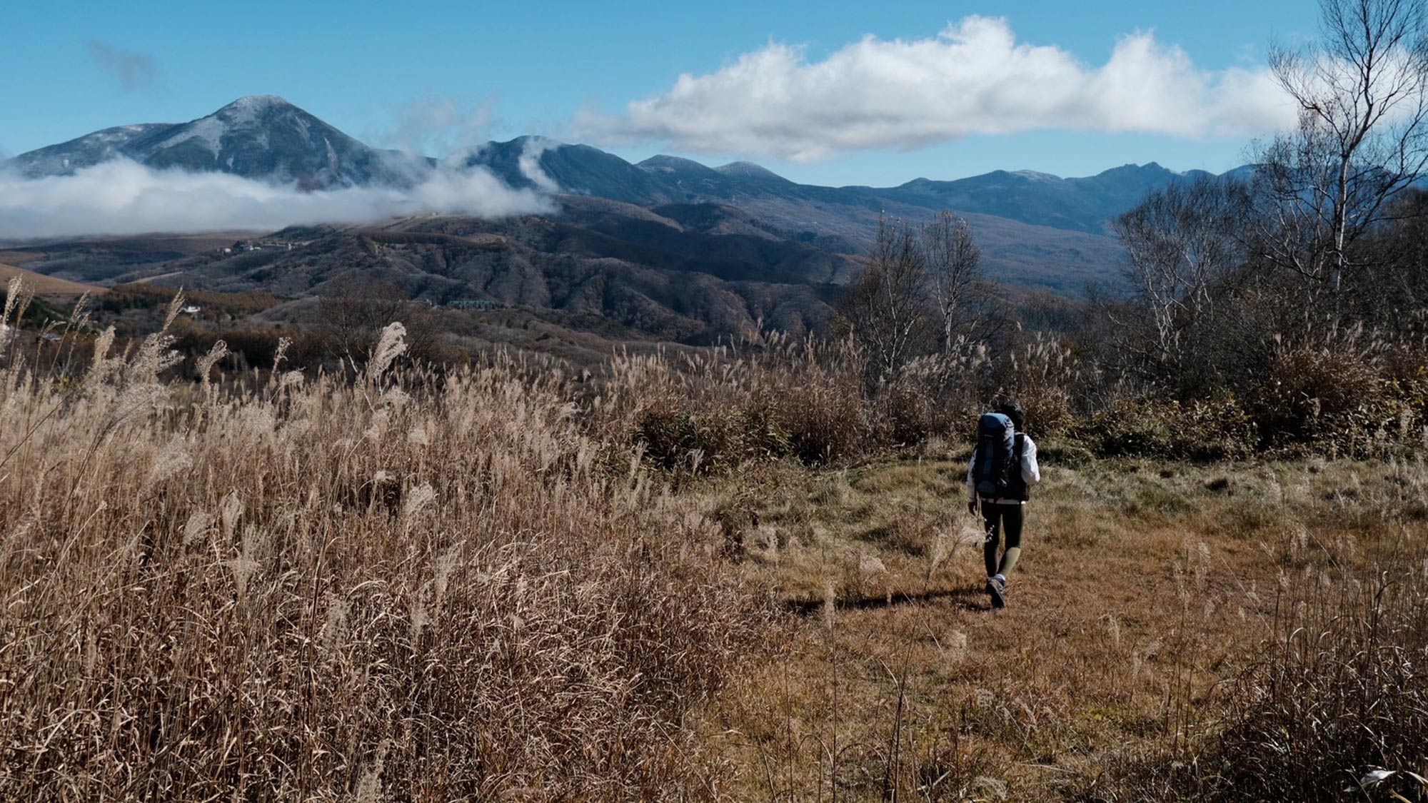 ・【秋イメージ】豊かな自然を満喫。宿を拠点にアクティブな旅を