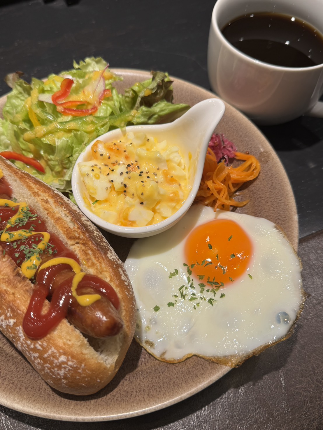 イギリスの朝食をイメージ。新鮮な地元野菜を使用し健康的な一日のスタートを。