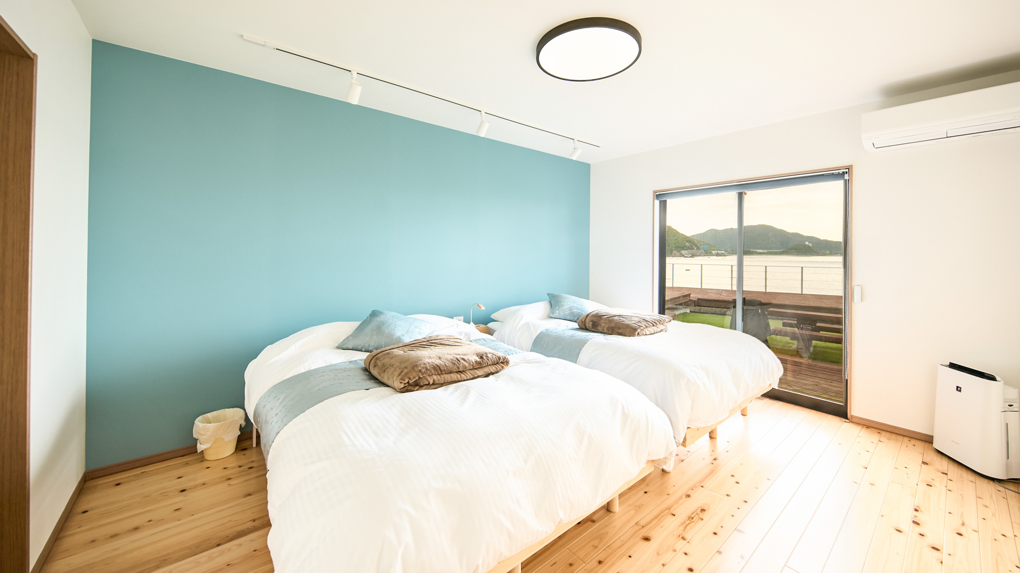 寝室1：ダブルベッド&times;2