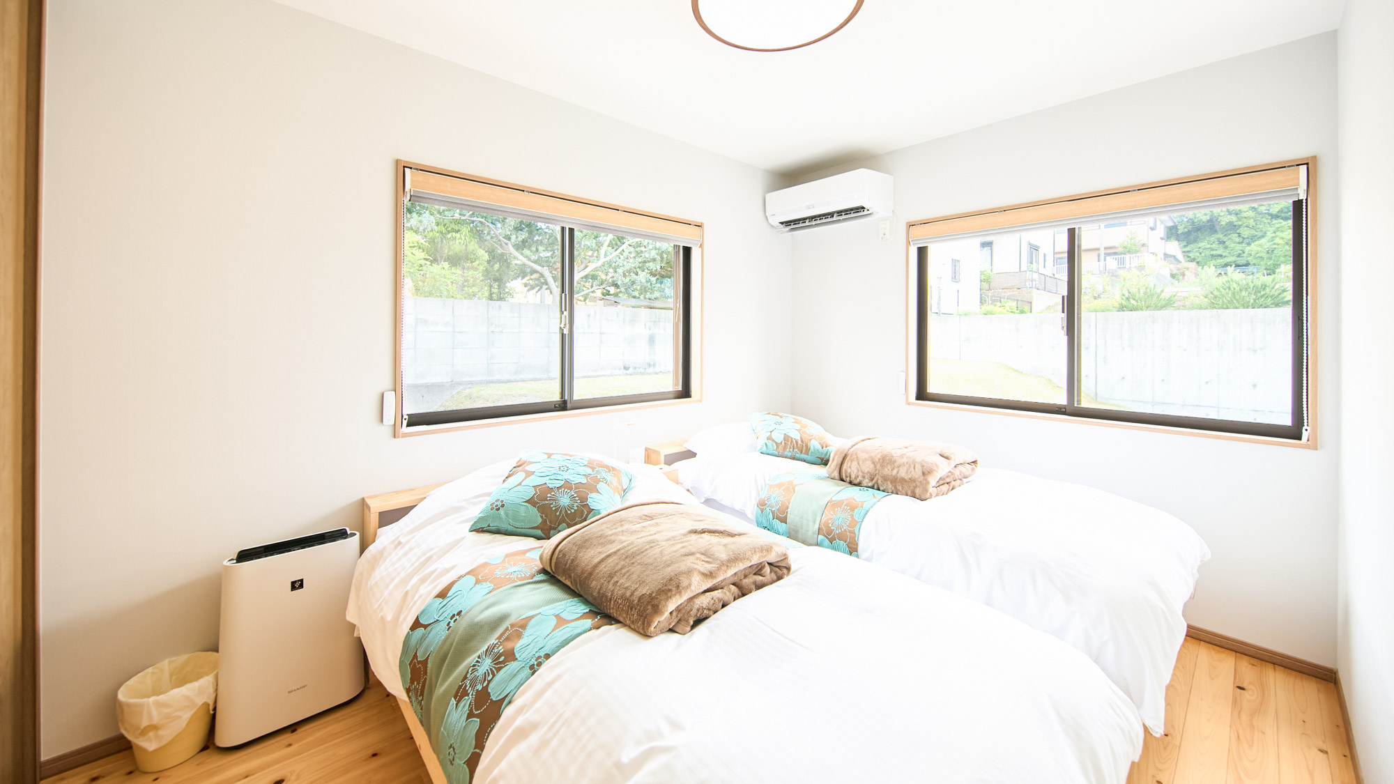 寝室2：シングルベッド&times;2