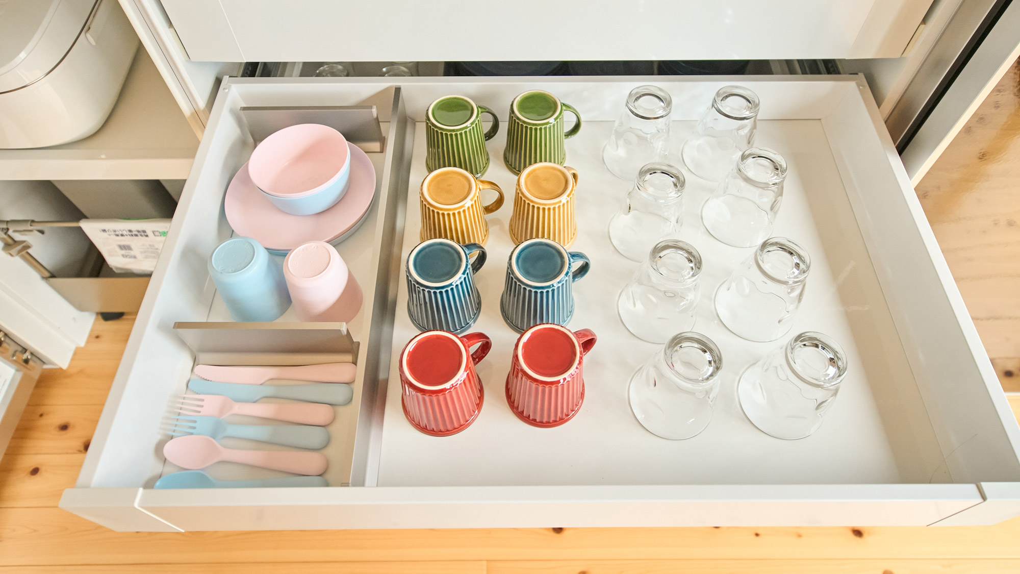 キッチン備品：コップ類、お子様用食器