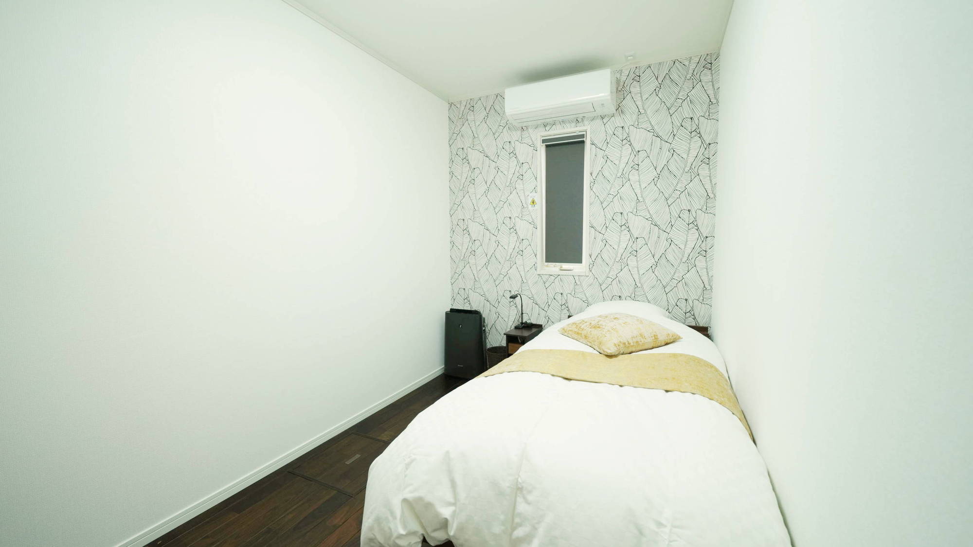 寝室1：シングルベッド１台