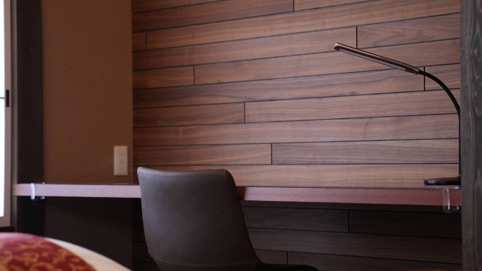 寝室：デスクスペース