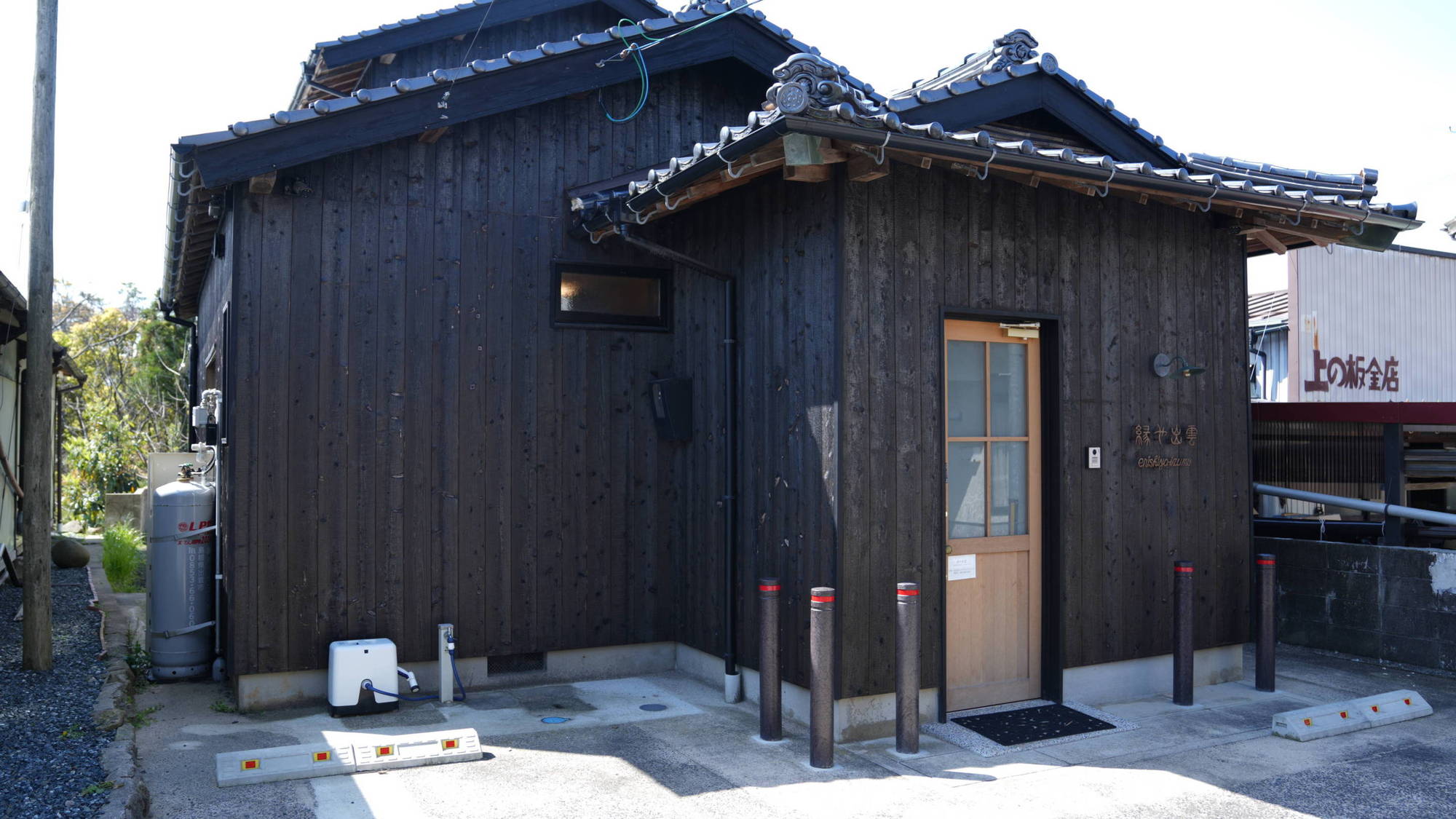 外観・駐車スペース