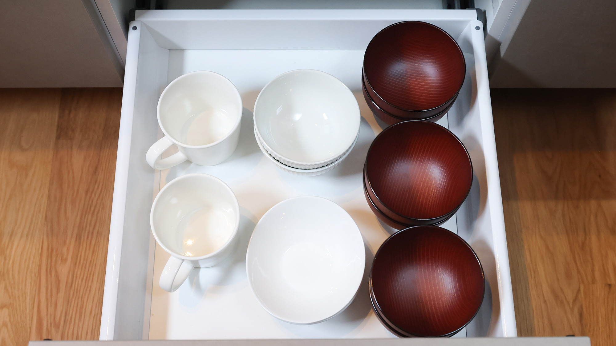 ・【A棟／食器】お皿やお椀は複数ご準備しております。みんなでわいわいお食事をお楽しみください