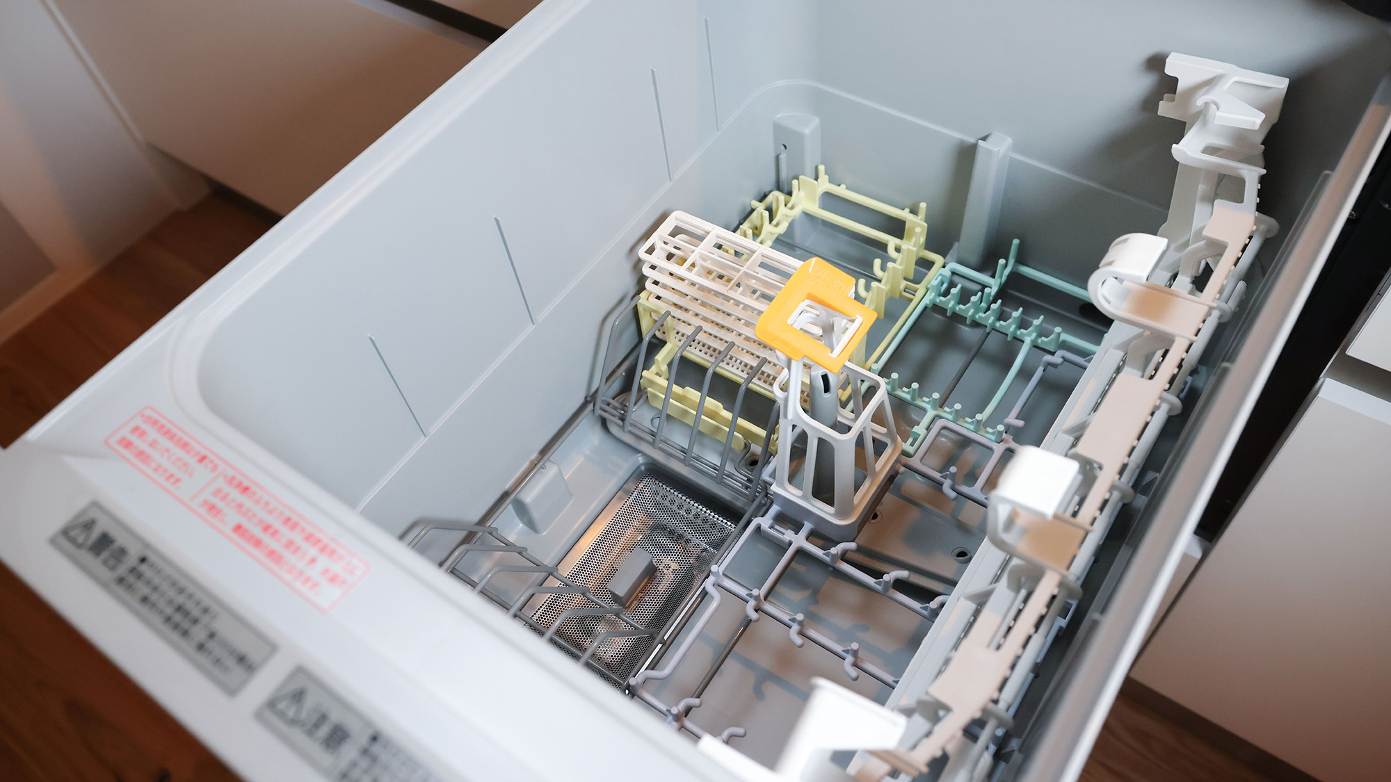 ・【B棟／食洗器】億劫なお料理や食事の後片付けは食洗器に任せて、滞在中は楽にお過ごしください