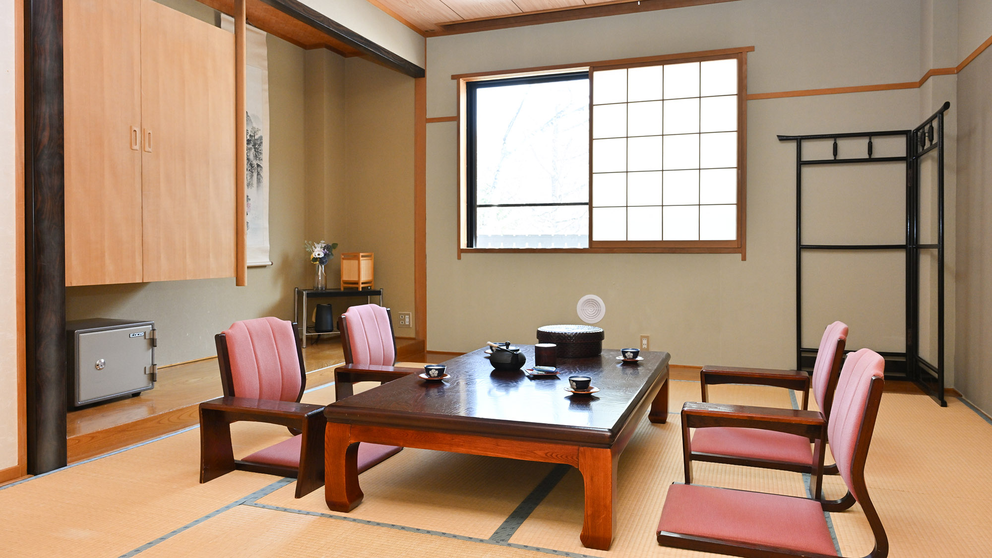 ・【3階和室（トイレ付）】階の間の移動は階段のみとなります