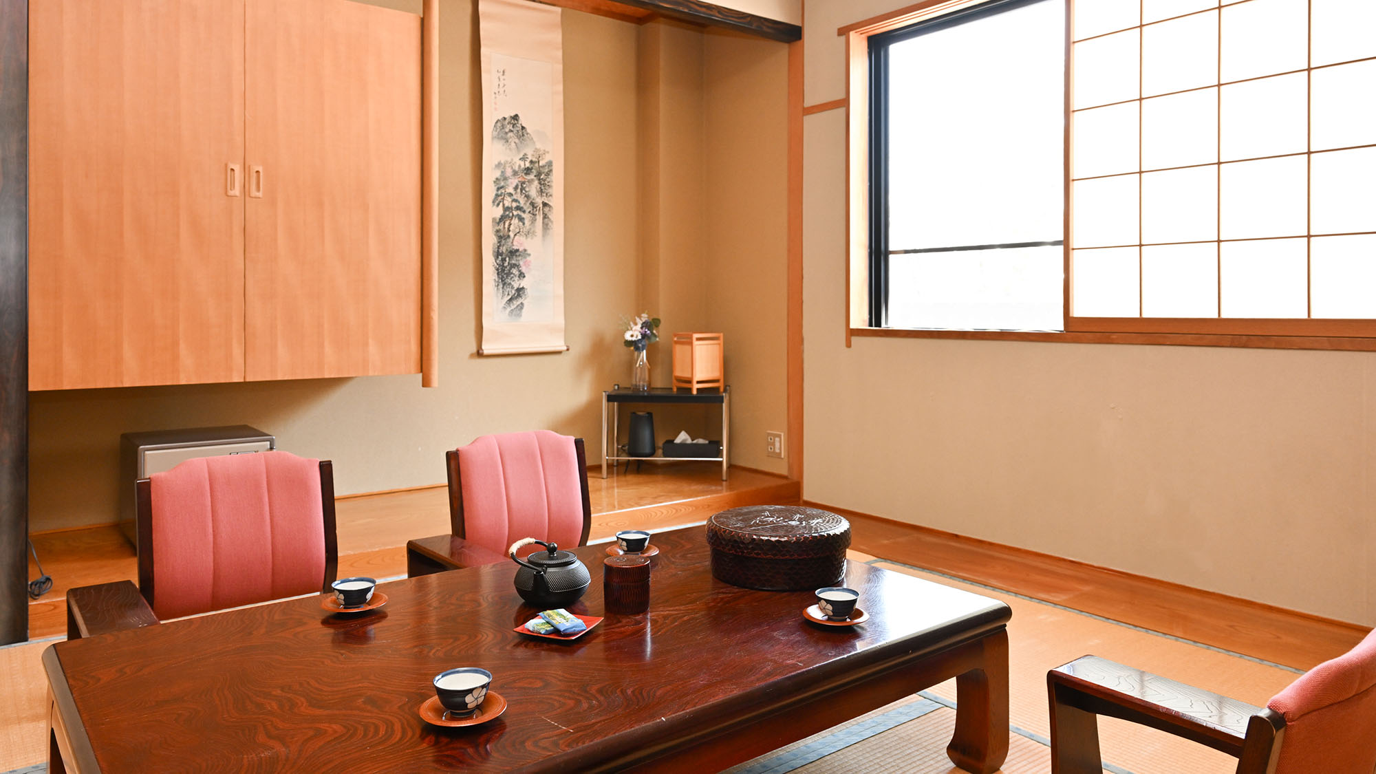 ・【3階和室（トイレ付）】和の趣を感じる空間でゆったりお寛ぎください