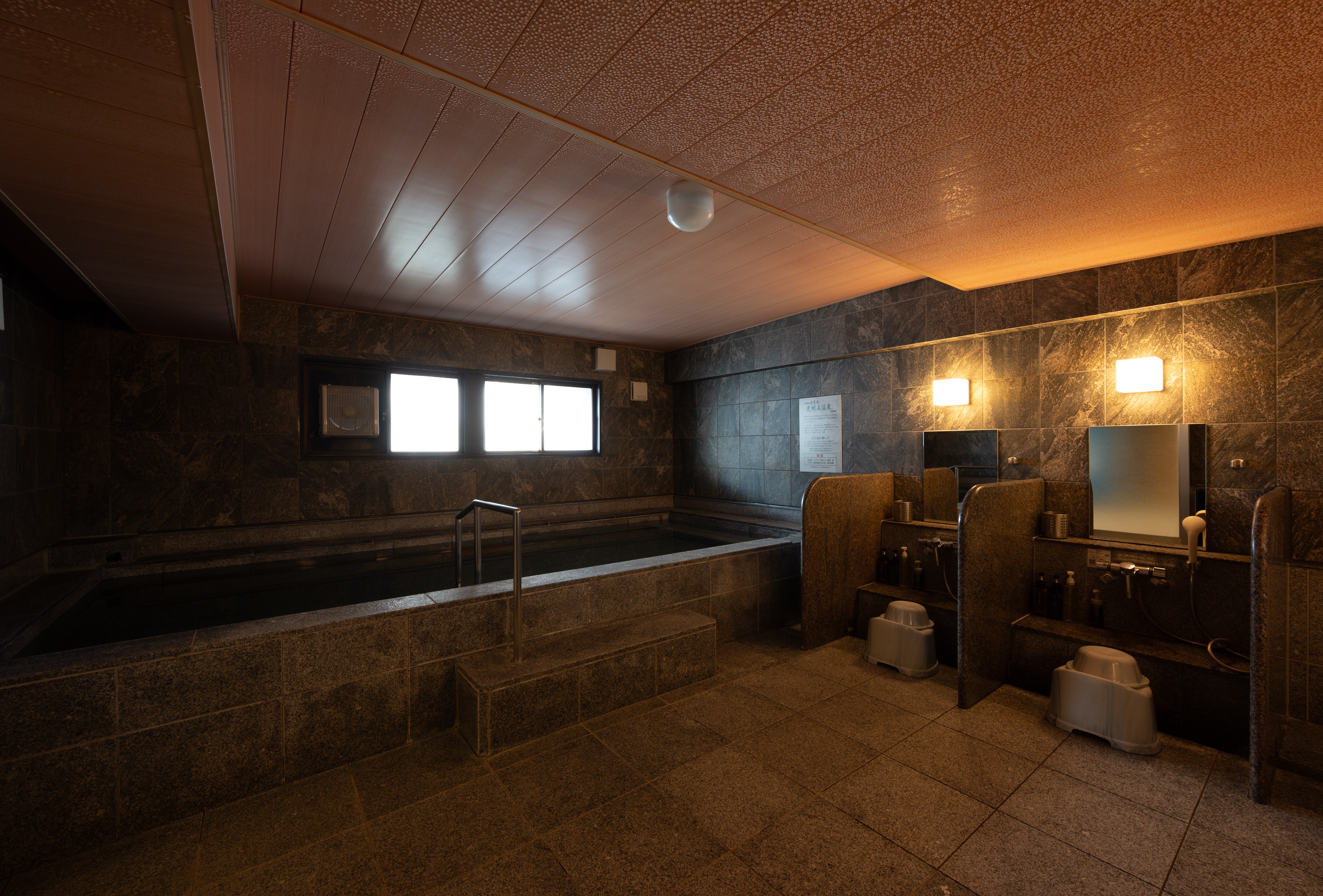 男性大浴場｜人工温泉（光明石温泉）で1日の疲れもリフレッシュ