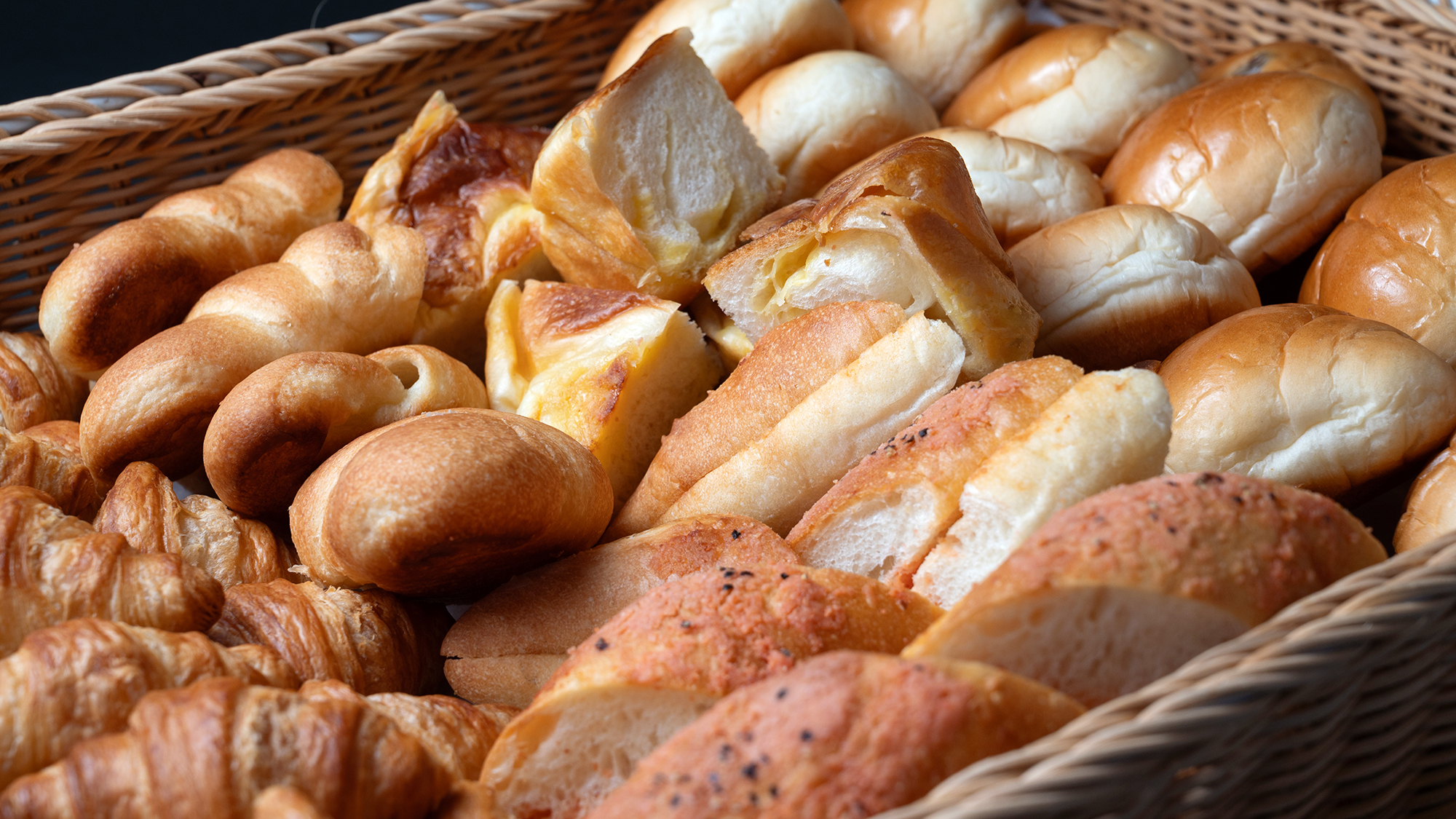 ご朝食・焼き立てパン
