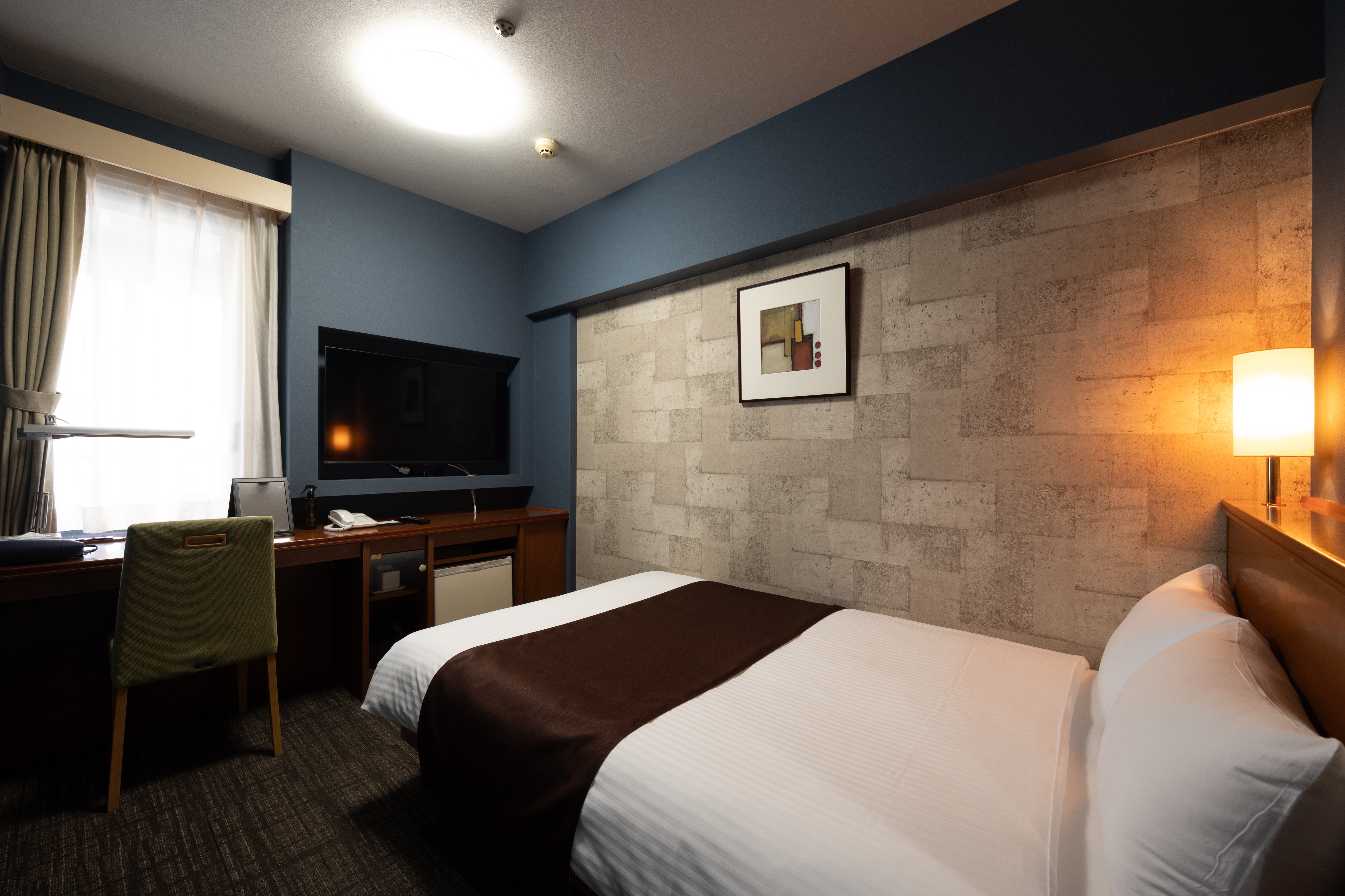 セミダブルルーム［ベッド幅120cm・12平米］