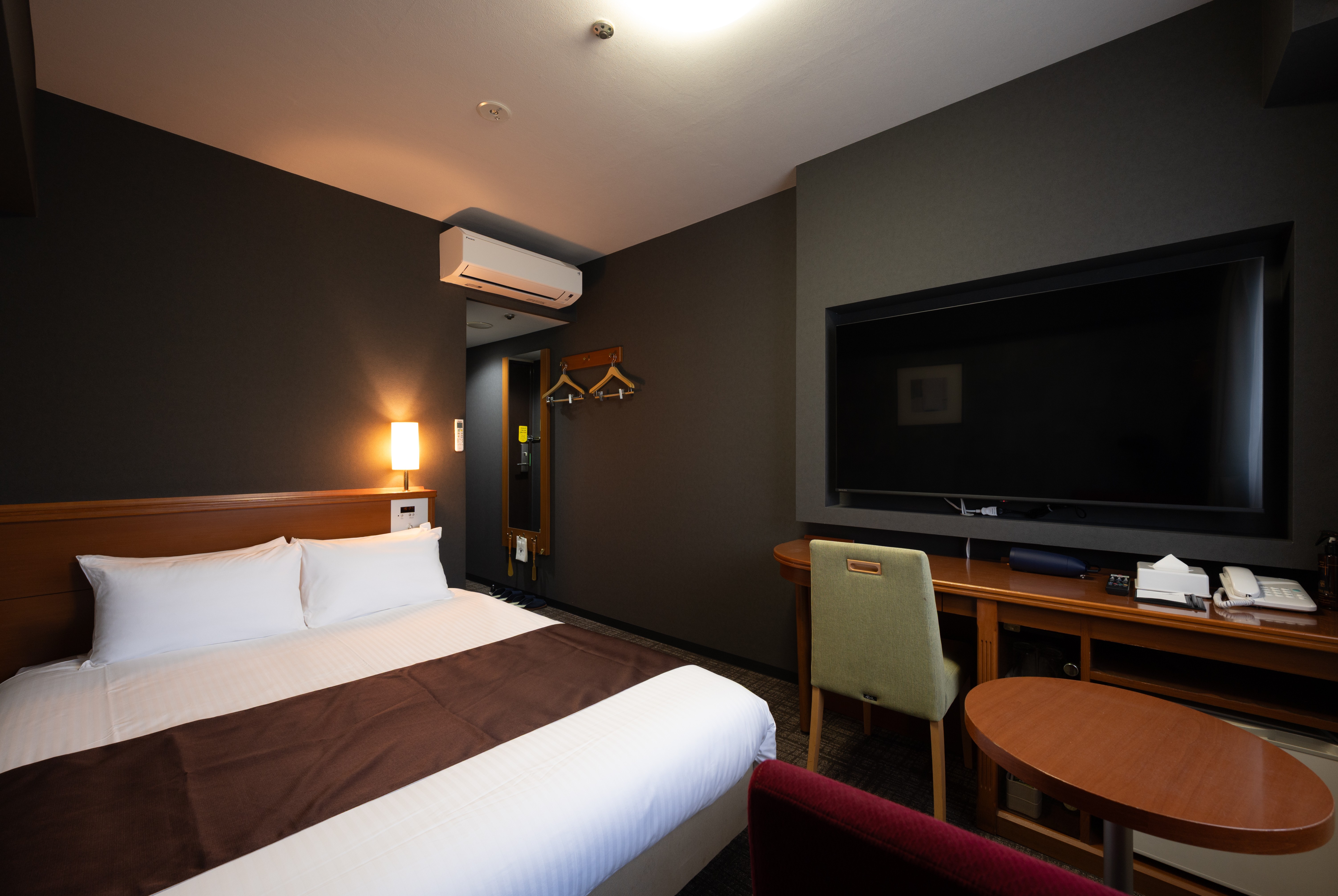 スタンダードダブル［ベッド幅140cm・14平米］