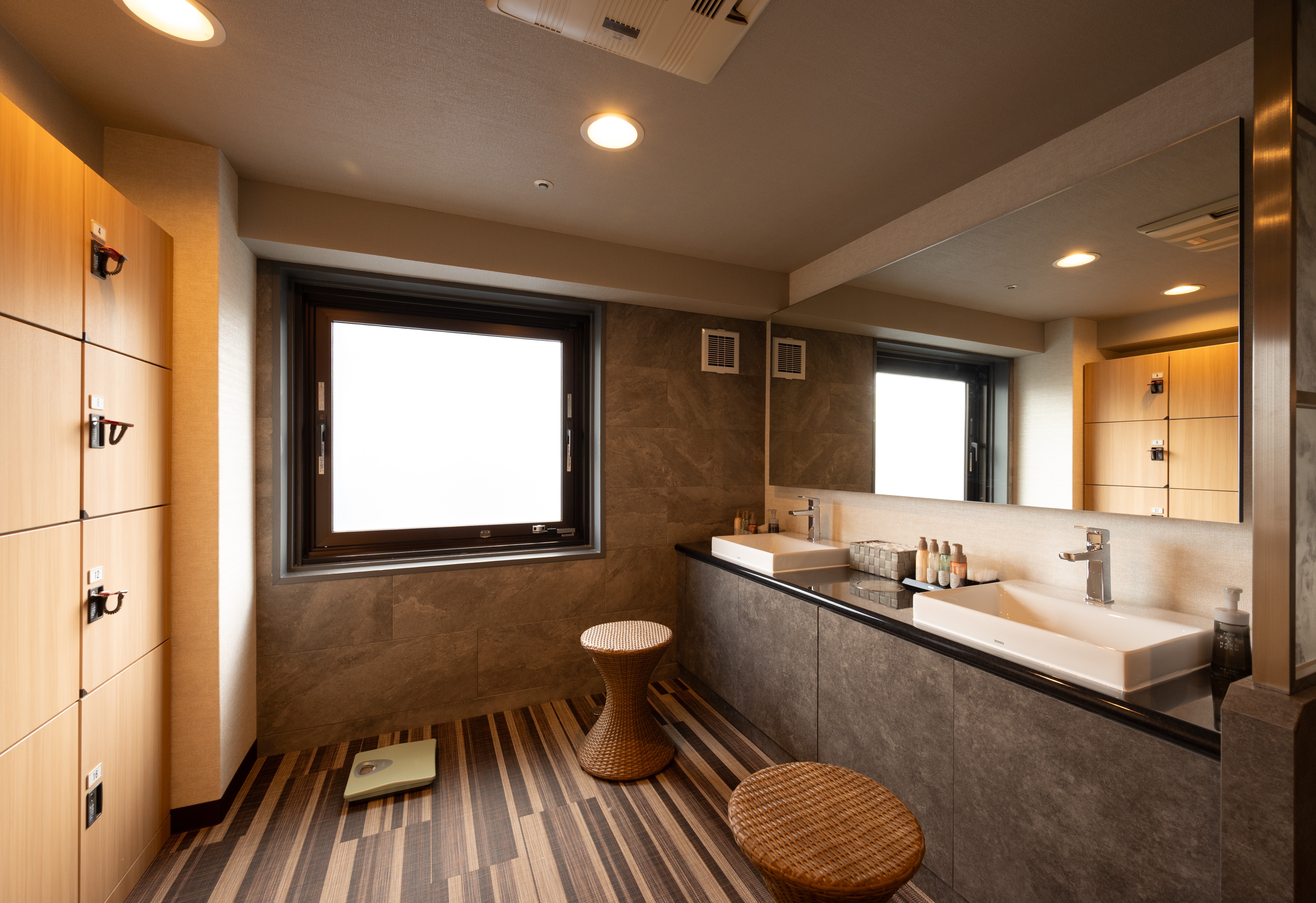 女性浴場　脱衣場