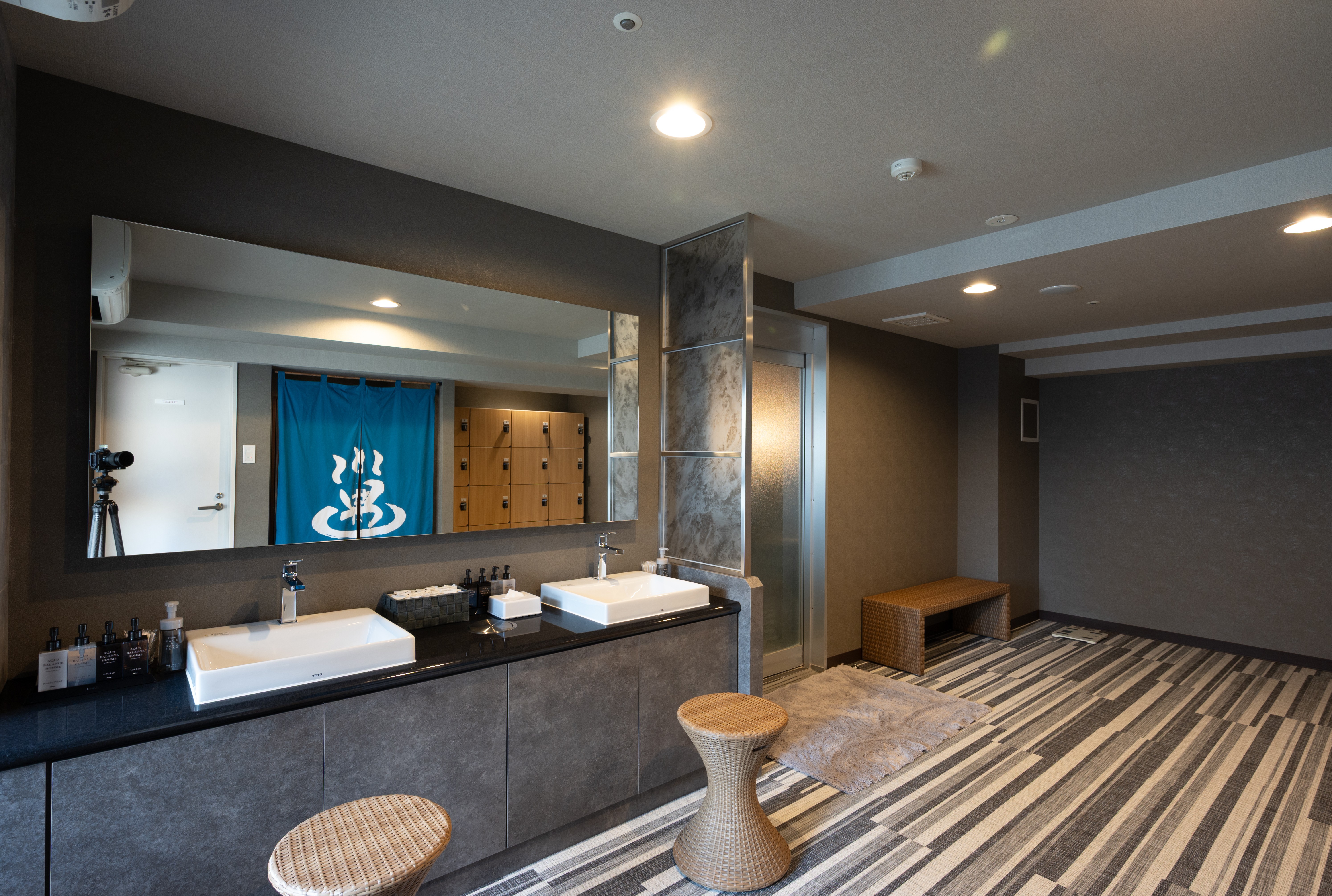 男性浴場　脱衣場