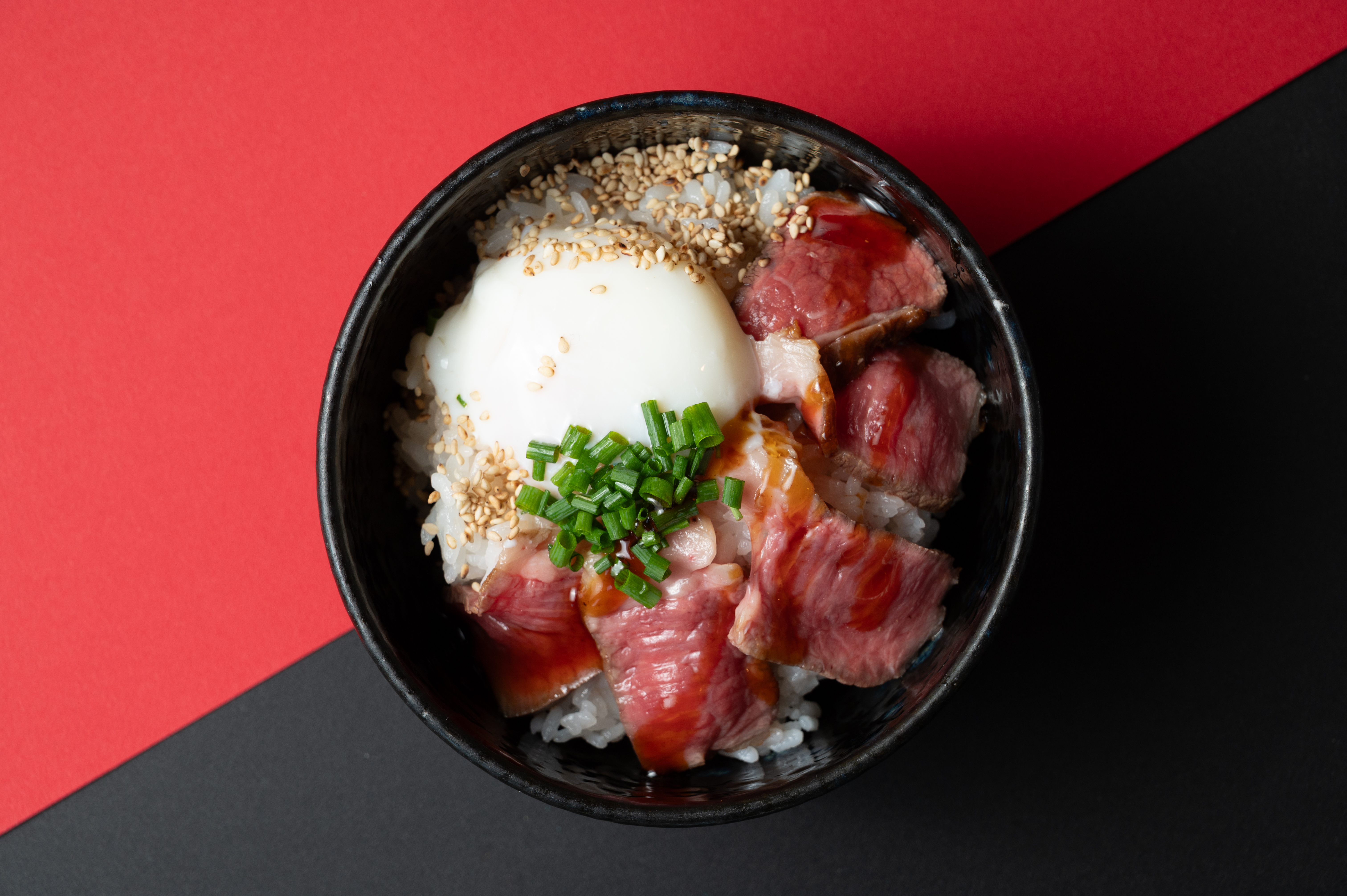 熊本のあか牛を使ったあか牛丼にしてお召し上がりください