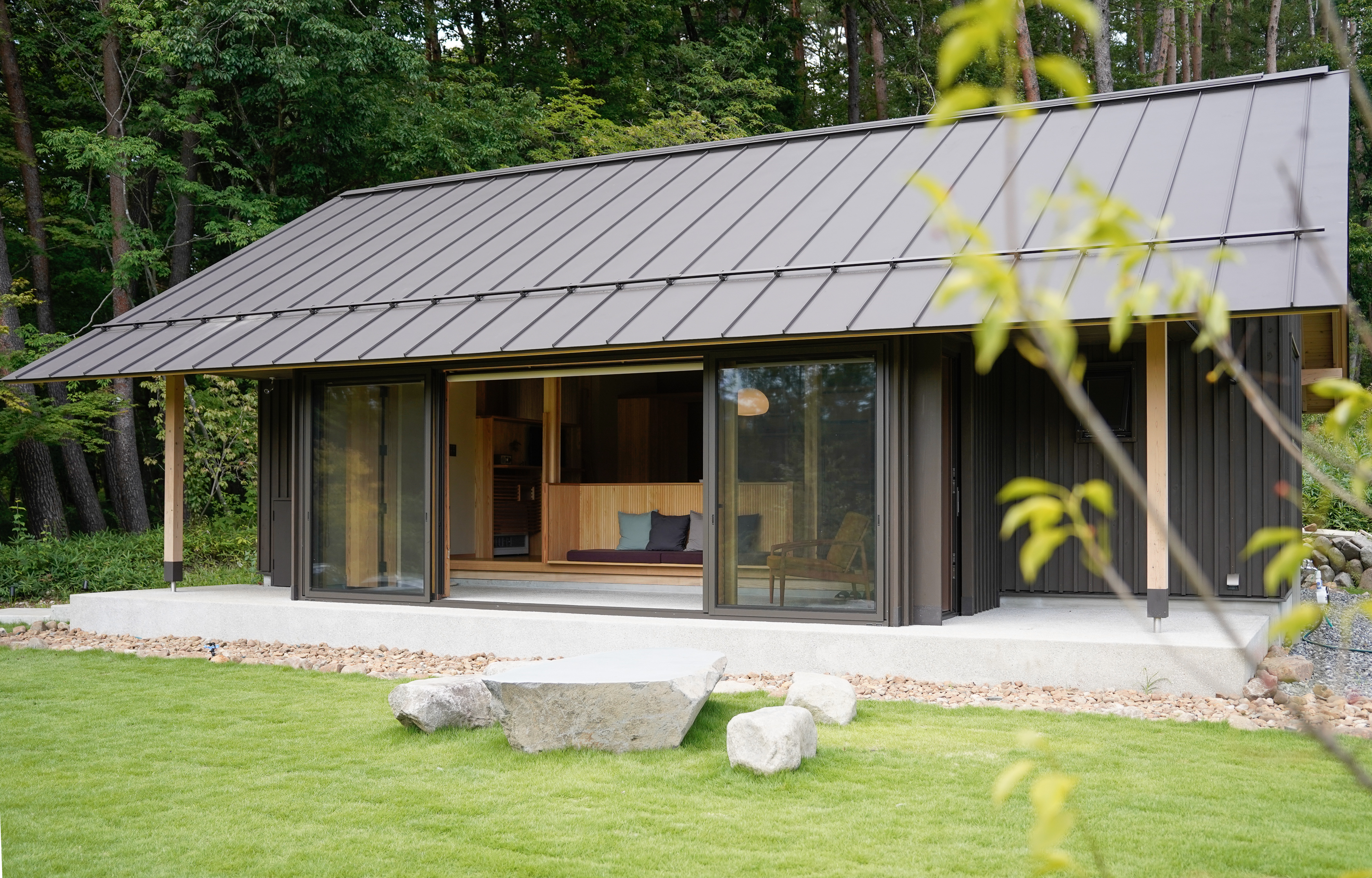 緑豊かな自然に囲まれた静かなコテージ