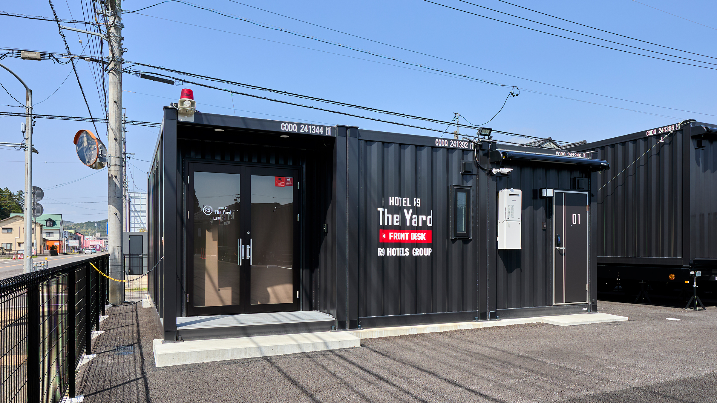 受付、ホットドリンク＆軽食（冷食食品）受け取りコーナー、アメニティーコーナーを完備。まずはこちらにお立ち寄りください！