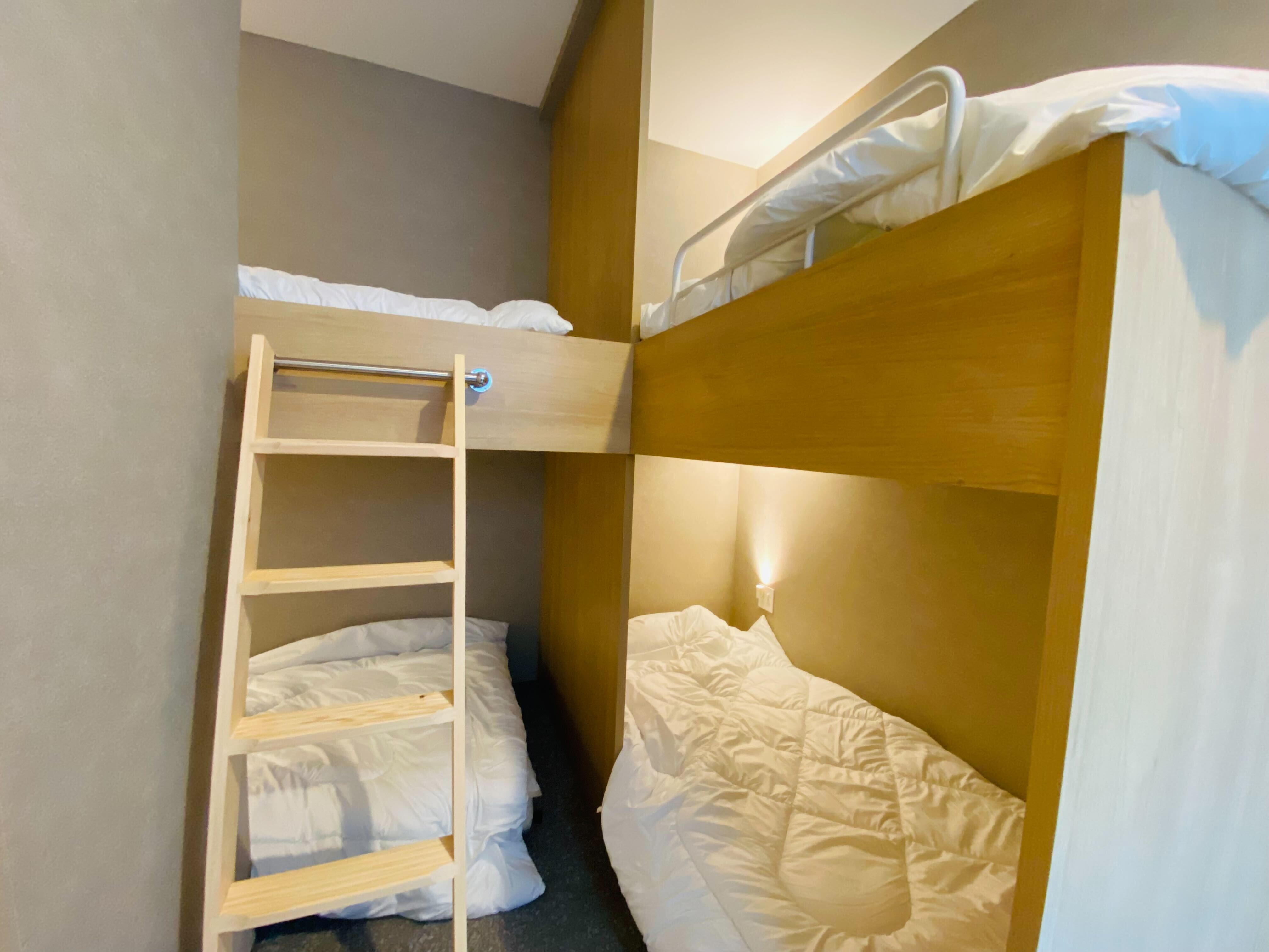 １人１区画で落ち着いて就寝できます。