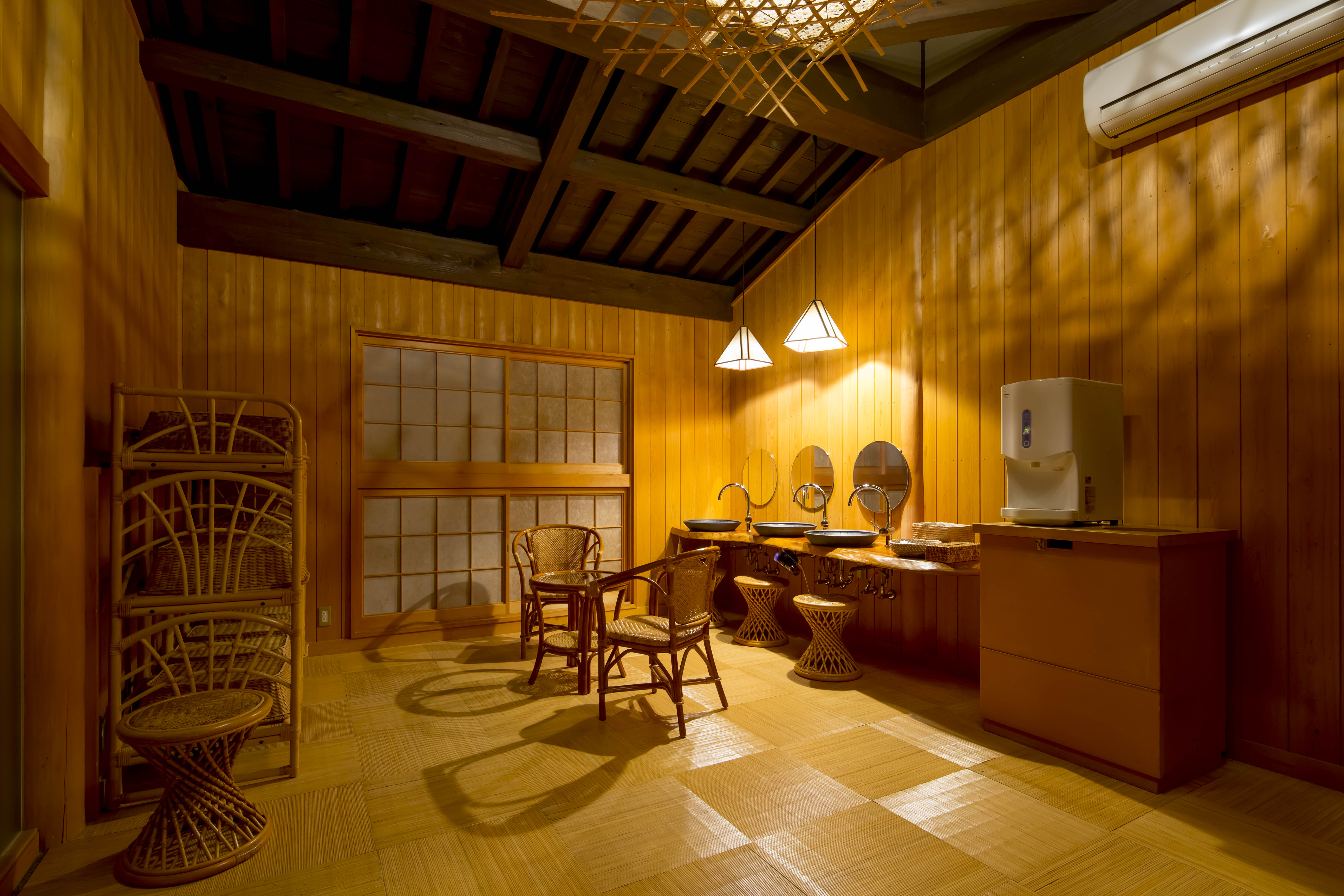 満天の湯　脱衣所