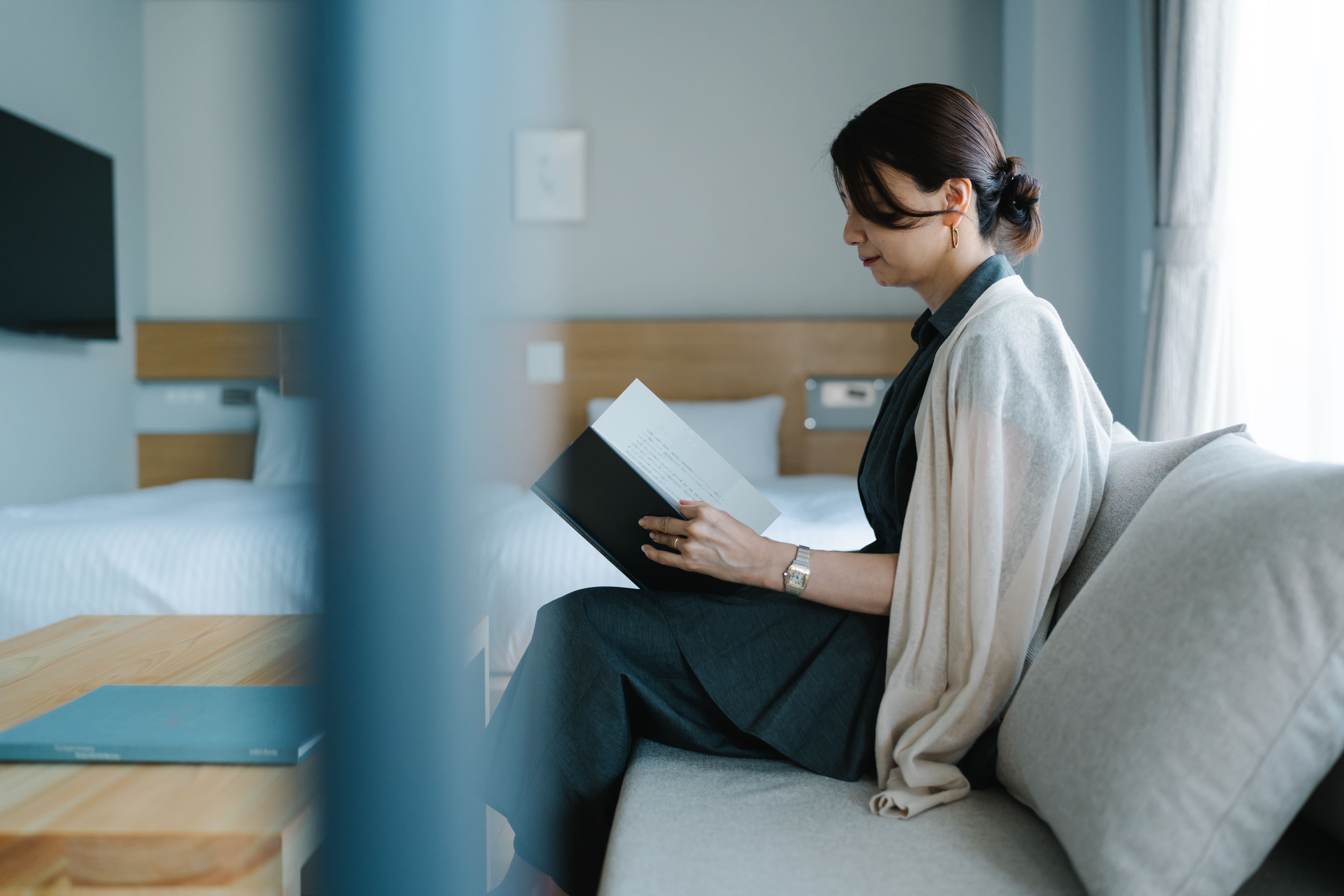 【過ごし】階段本棚の本はお部屋でもお楽しみいただけます。