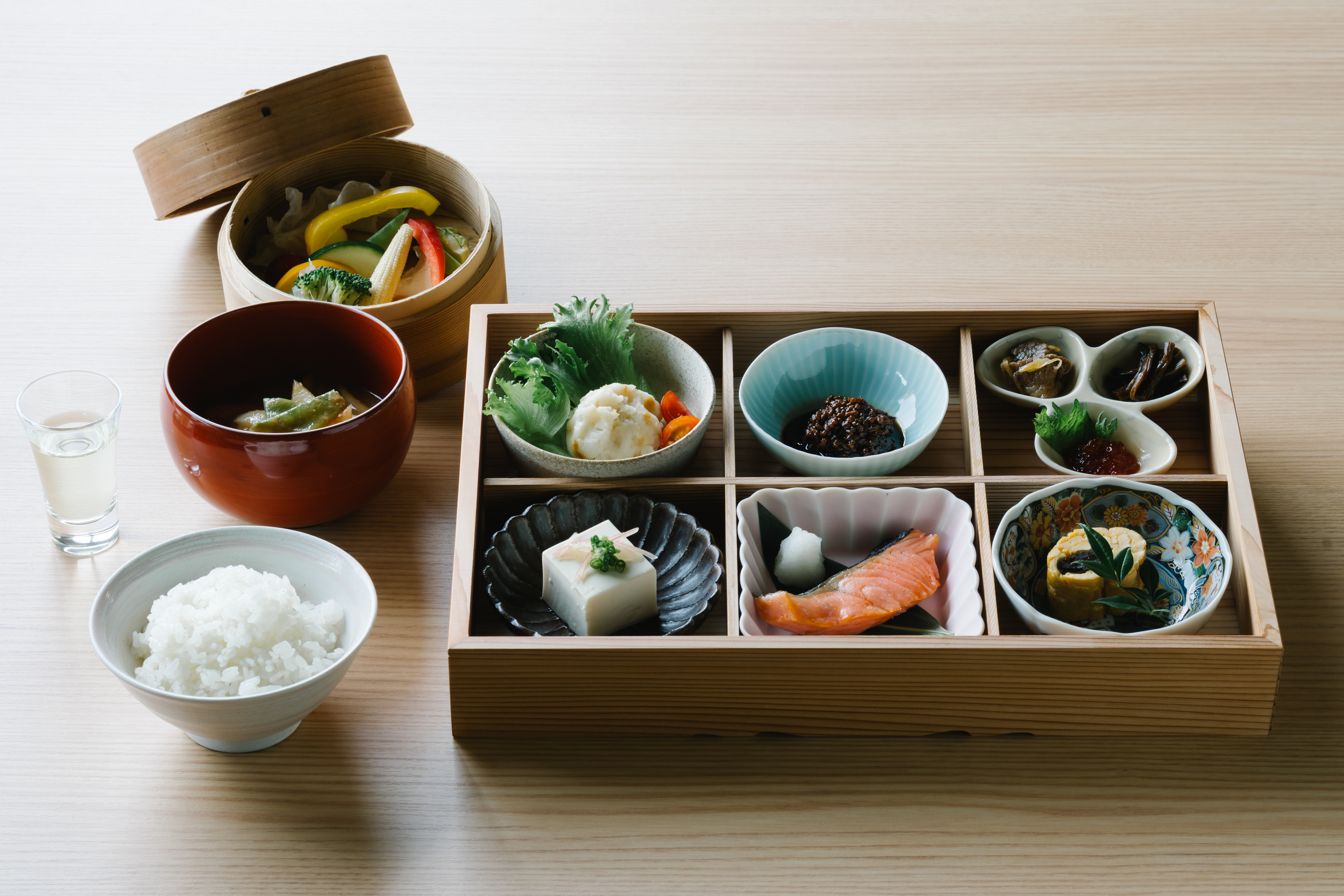 【朝食】奈良県産ごはんと吉野杉木箱の朝食